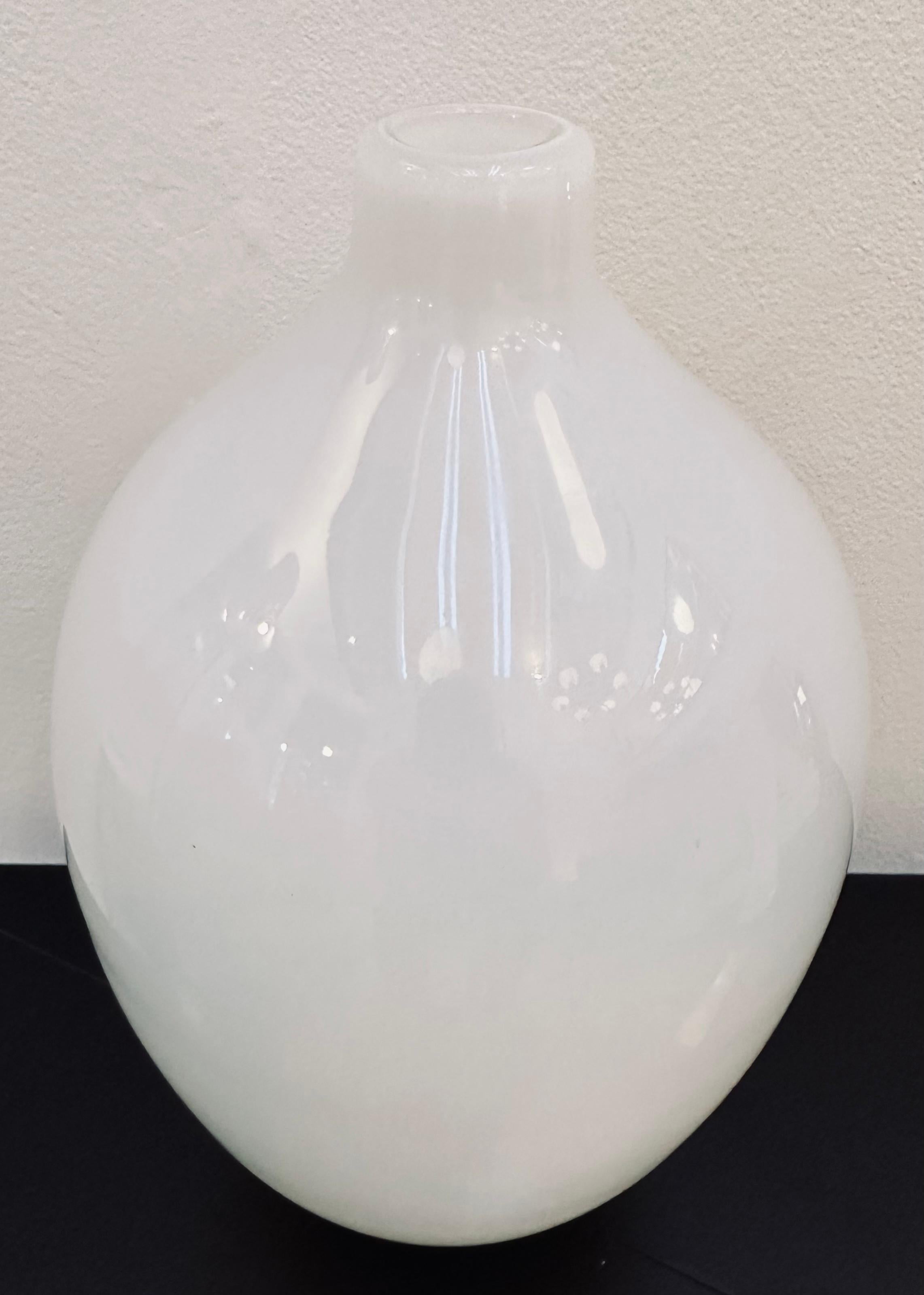 1960s Vintage Italian Milky-White Opalescent Handblown Glass Oviod Form Vase For Sale 7