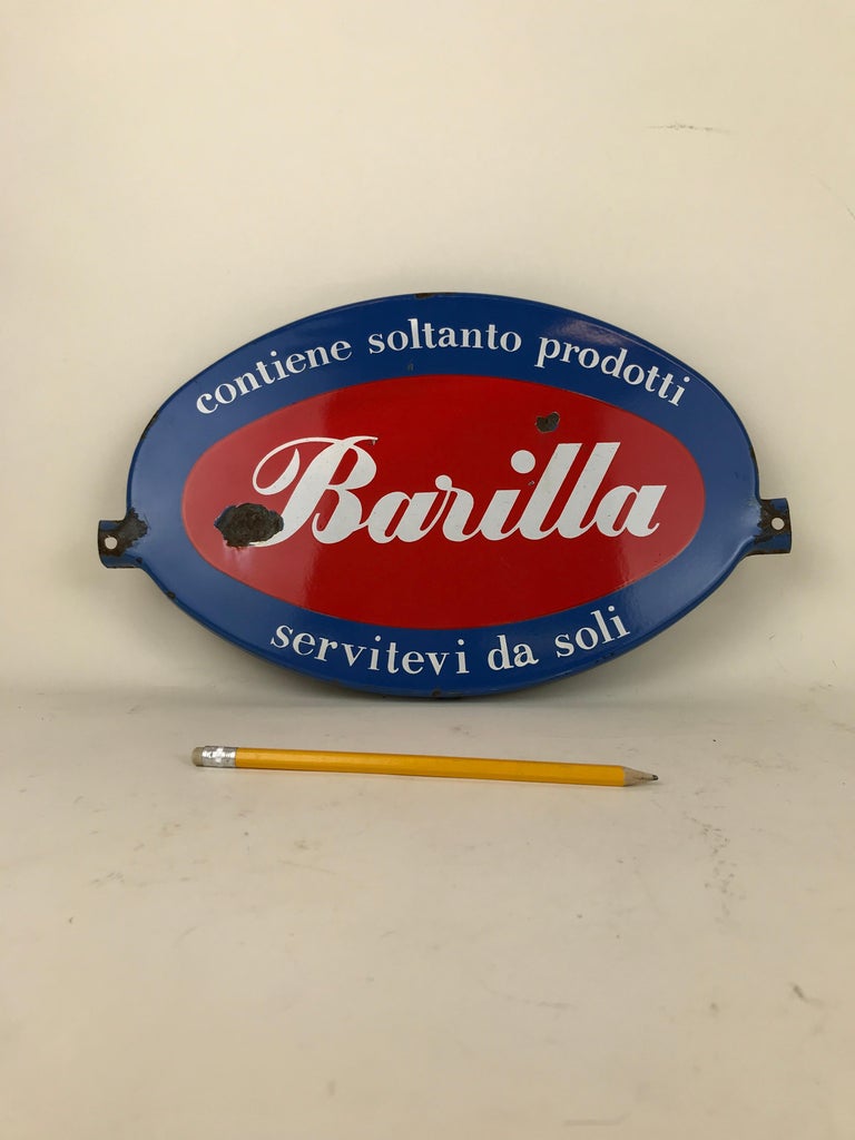 1960s Vintage Italian Oval Barilla Metal Enamel Advertising Sign In Fair Condition For Sale In Milan, IT