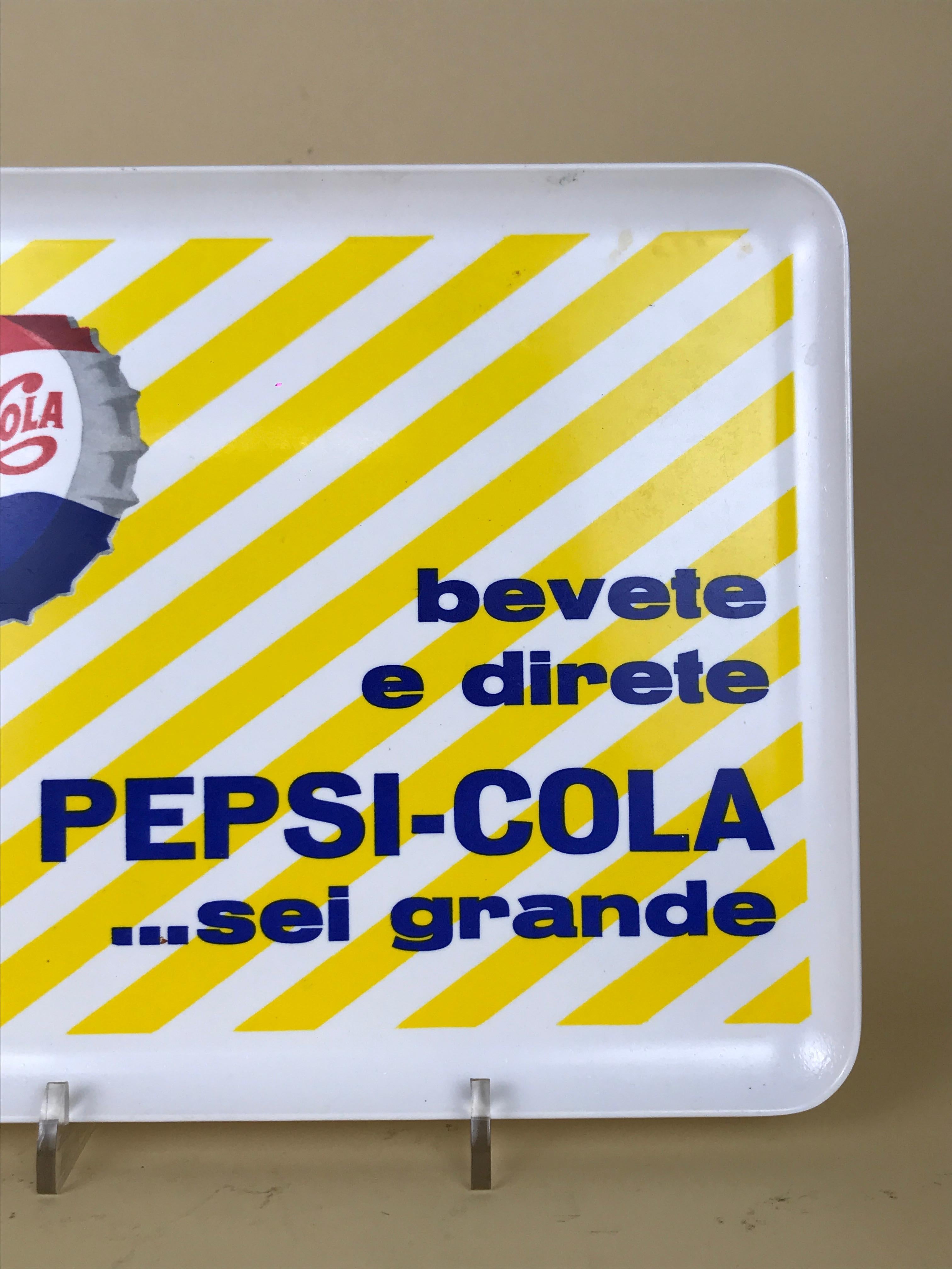1960s Vintage Italian Plastic Pepsi-Cola Rectangular Advertising Bar Tray For Sale 2