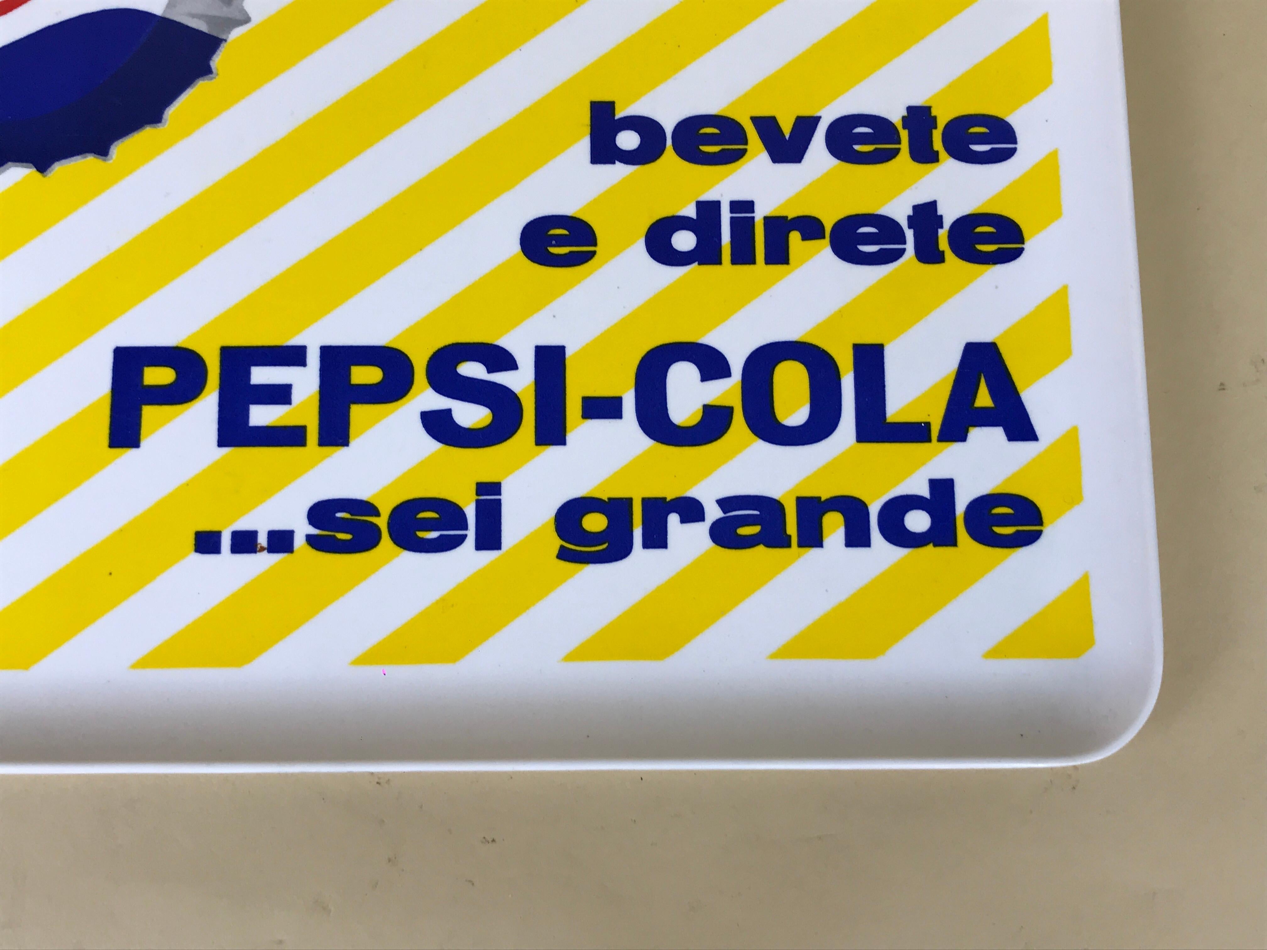 1960s Vintage Italian Plastic Pepsi-Cola Rectangular Advertising Bar Tray In Good Condition For Sale In Milan, IT