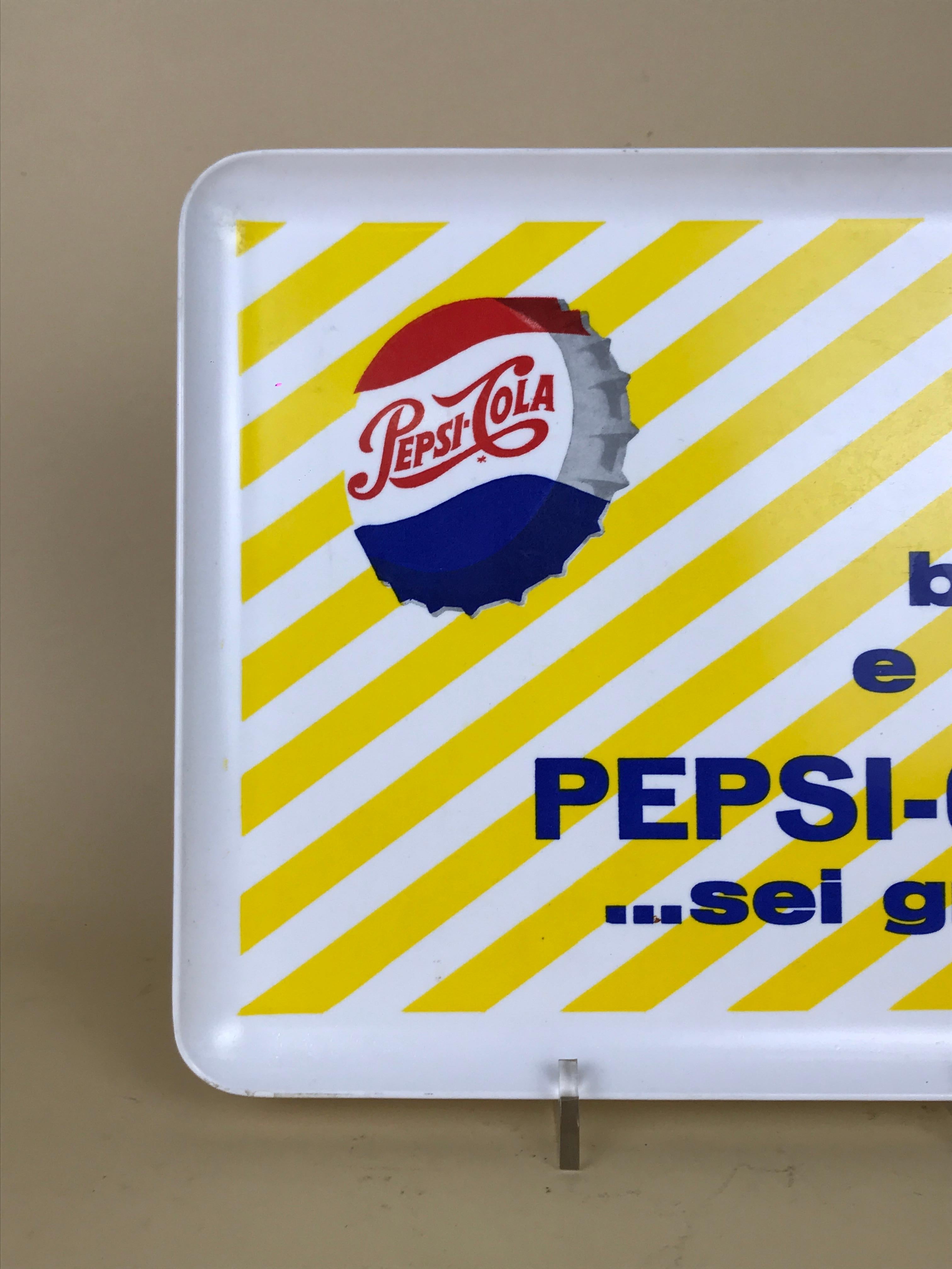 1960s Vintage Italian Plastic Pepsi-Cola Rectangular Advertising Bar Tray For Sale 1