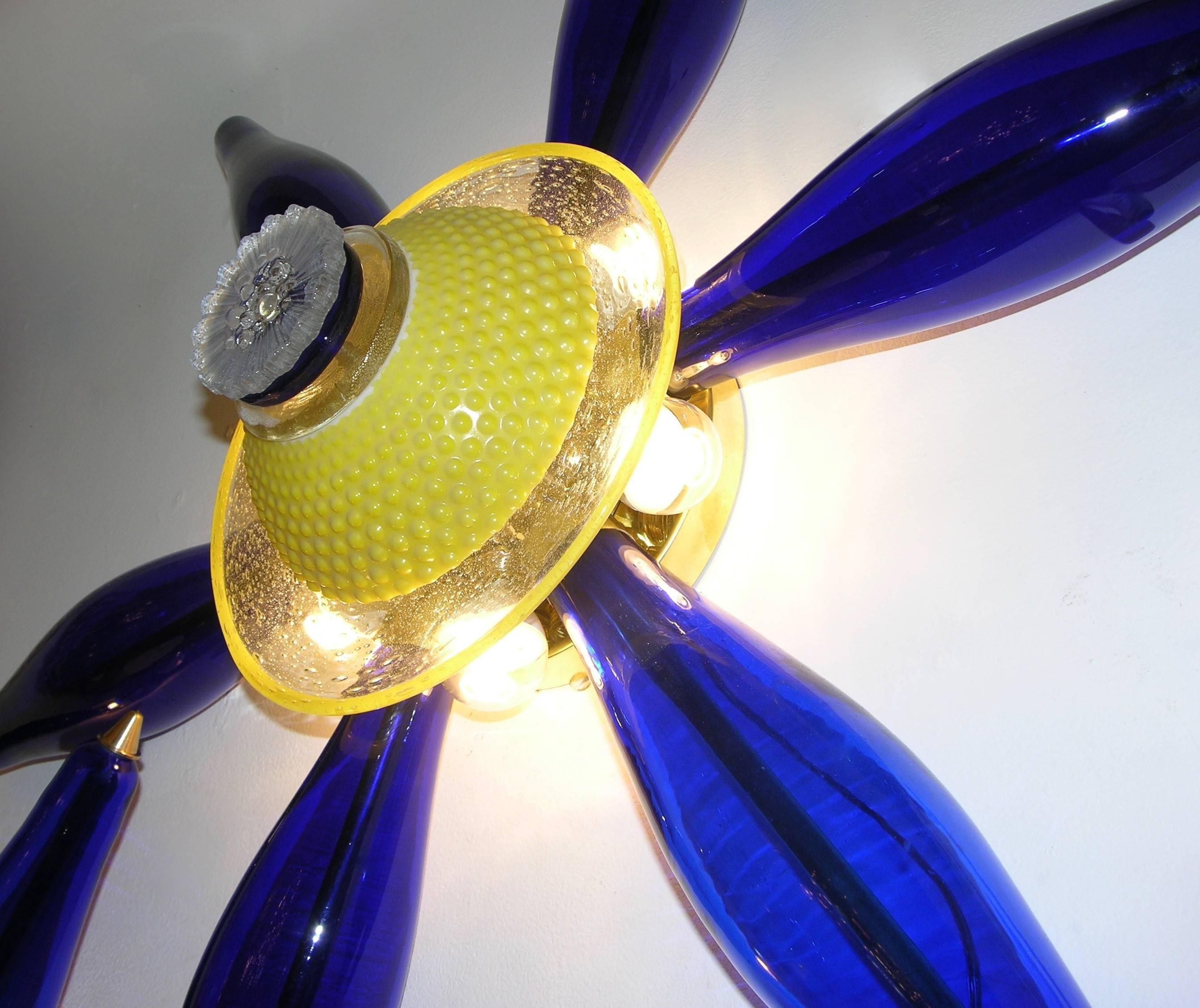1960s Vintage Italian Unique Star Sconce in Yellow and Blue Murano Glass In Excellent Condition In New York, NY