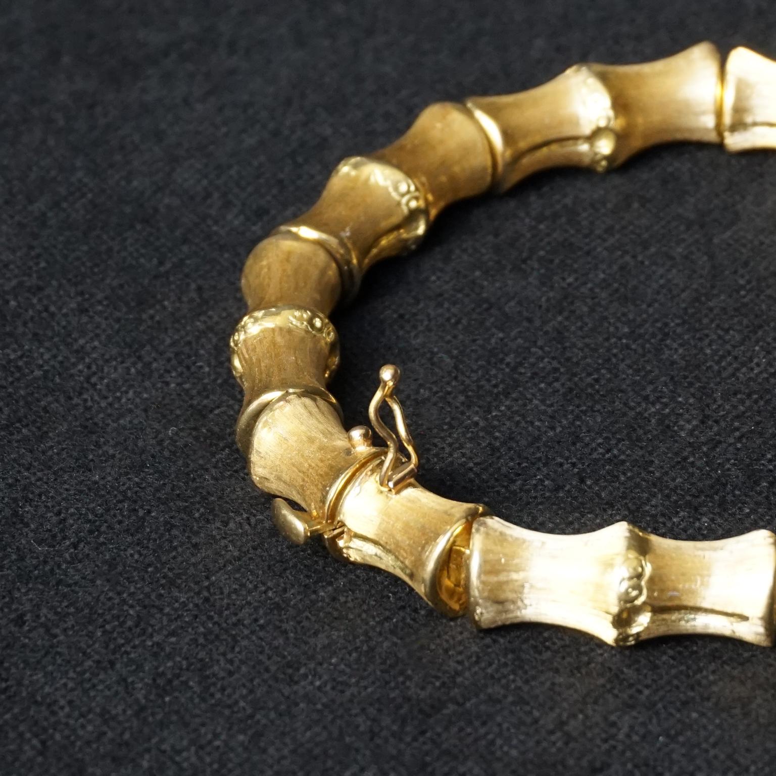 1960er Jahre Vintage Italienisch Vincenza 18-Karat gebürstetem Gold Bambus-Armband Armreif (Mitte des 20. Jahrhunderts)