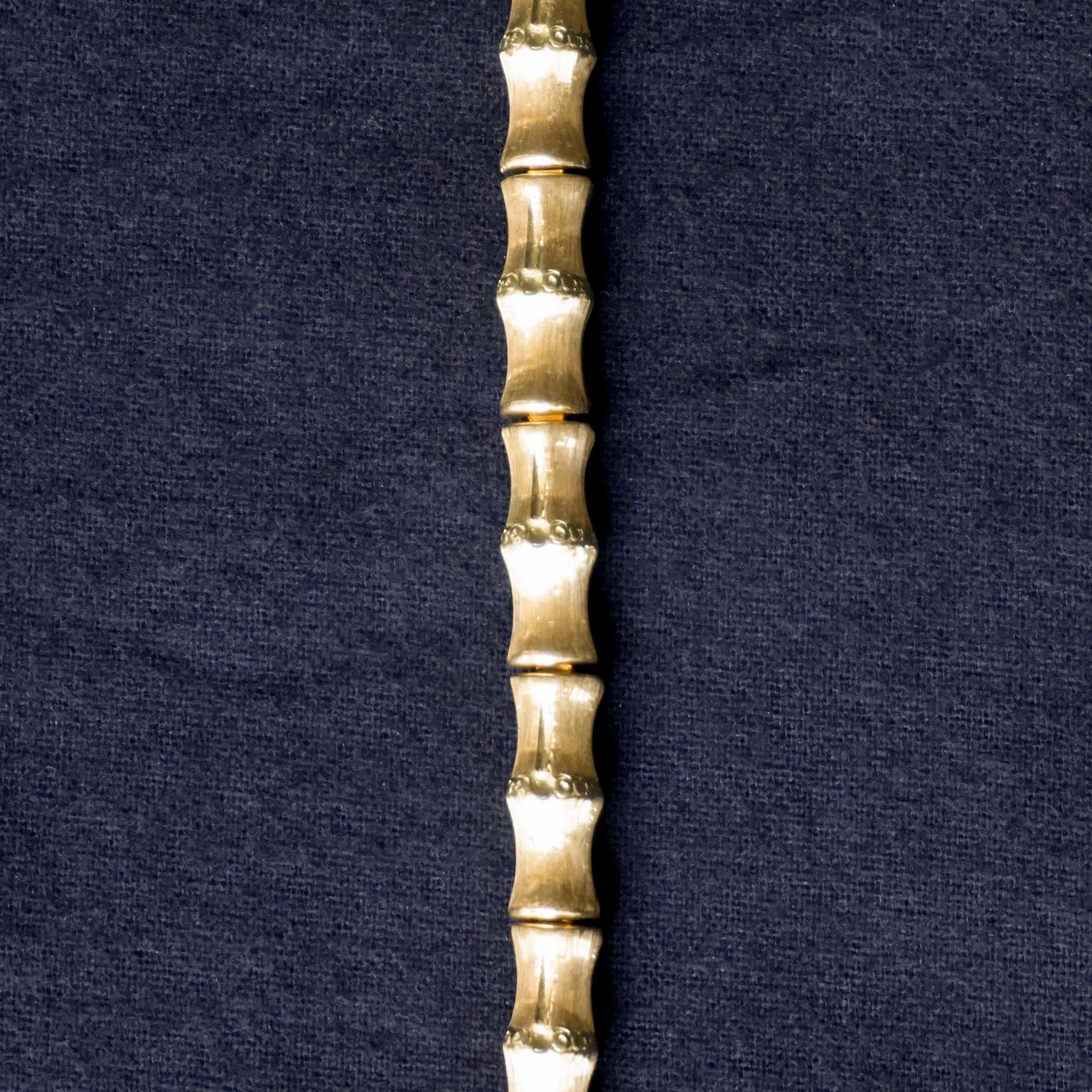 1960s Vintage Italian Vincenza 18-Karat Brushed Gold Bamboo Bangle Bracelet en vente 1