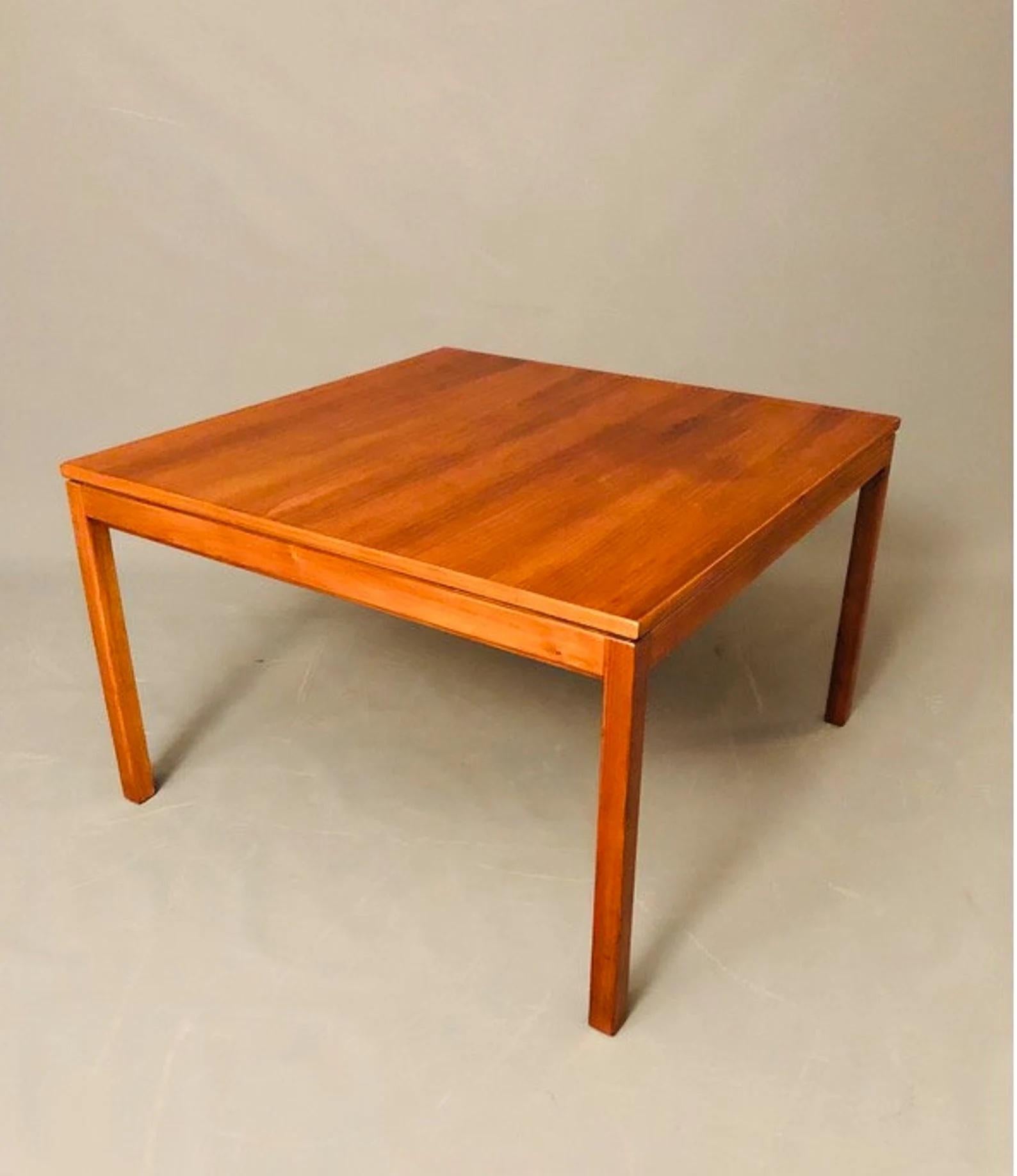 1960s Vintage Jens Risom Co. Walnut Coffee Table In Good Condition In Hudson, NY