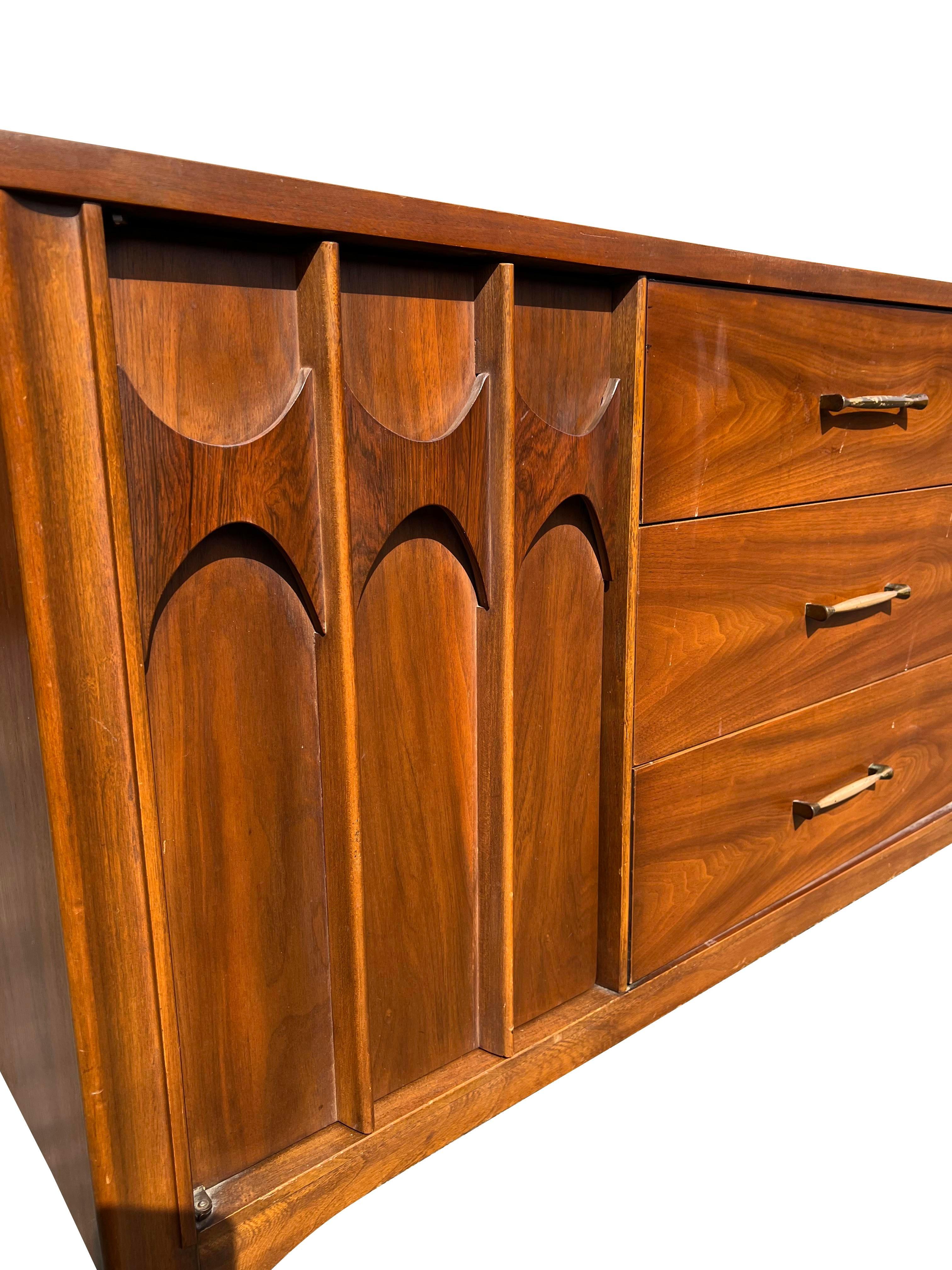 1960s Vintage Kent Coffey Perspecta Long Dresser Lowboy With Extra Drawers In Good Condition For Sale In Saddle River, NJ