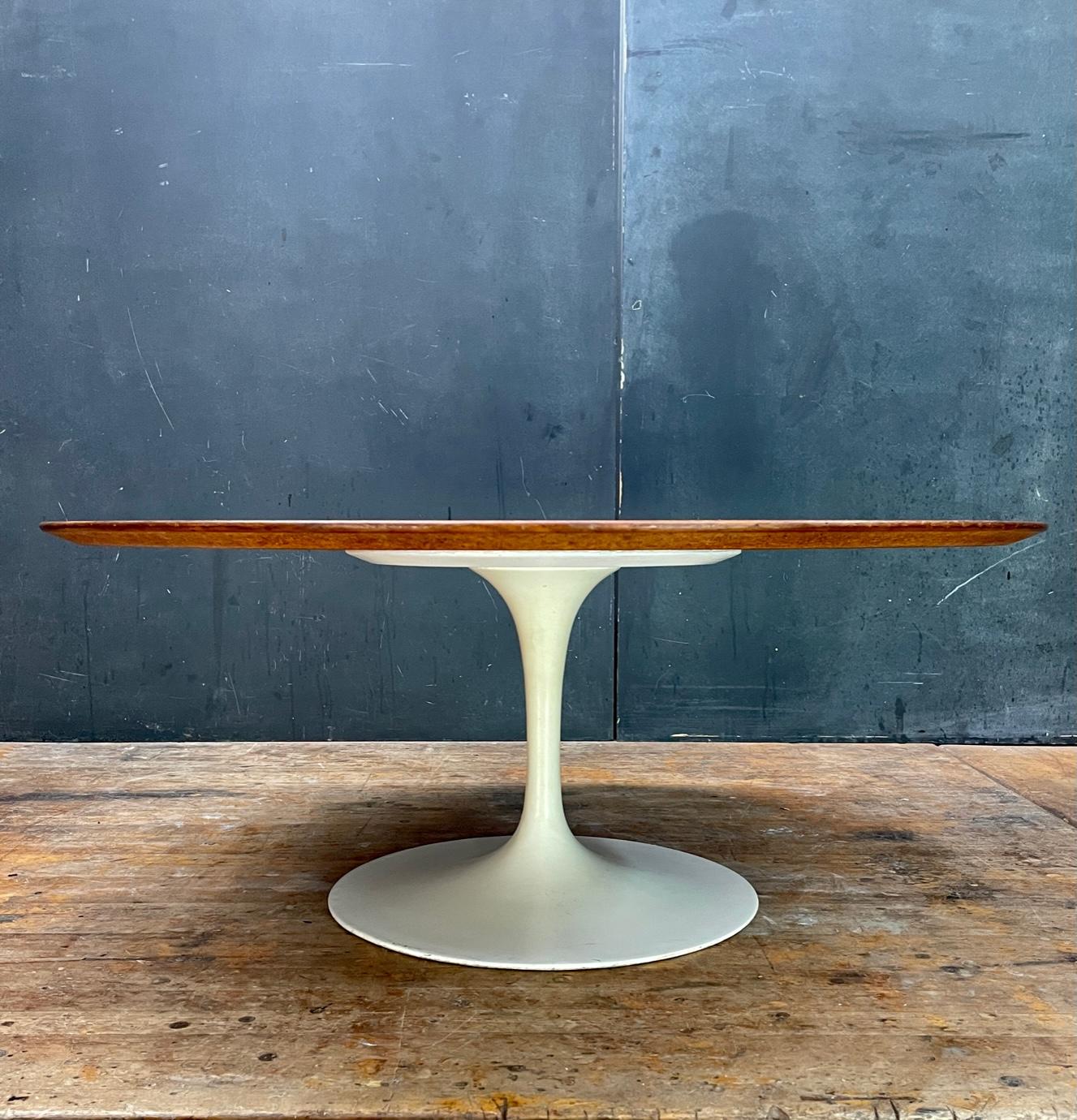 1960s Vintage Knoll Rosewood Coffee Table Eero Saarinen Mid-Century Modern In Fair Condition For Sale In Hyattsville, MD