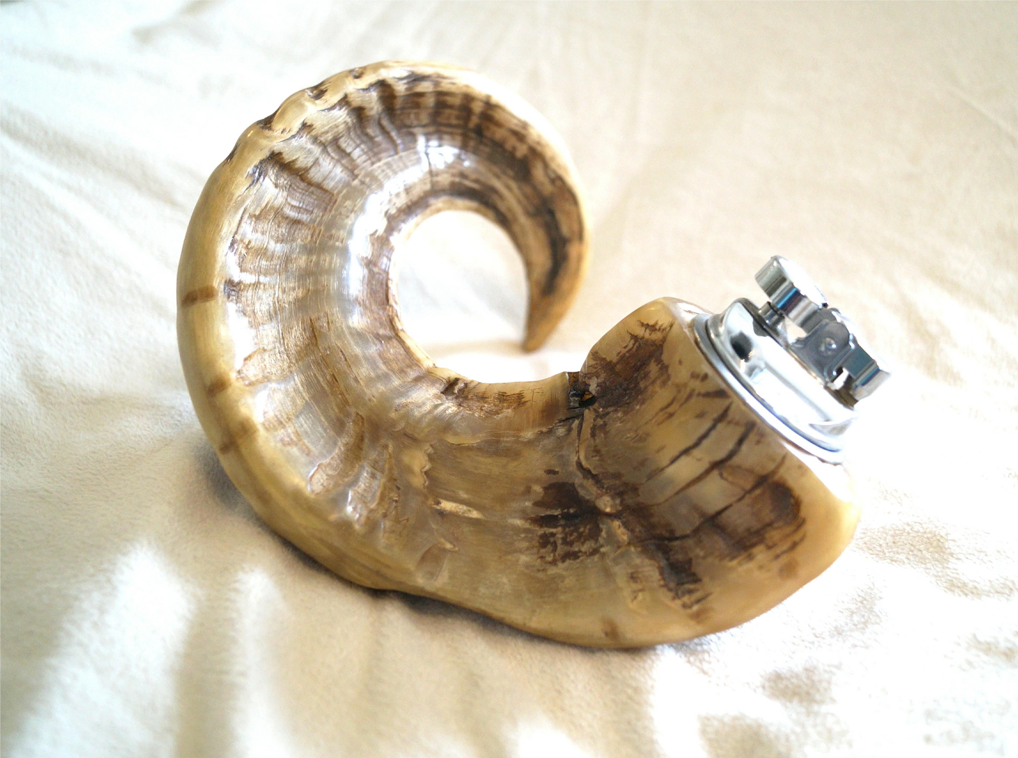 Accendino da tavolo Horn grande d'epoca degli anni '60 Attribuito a Carl Aubock Cromo in vendita 2