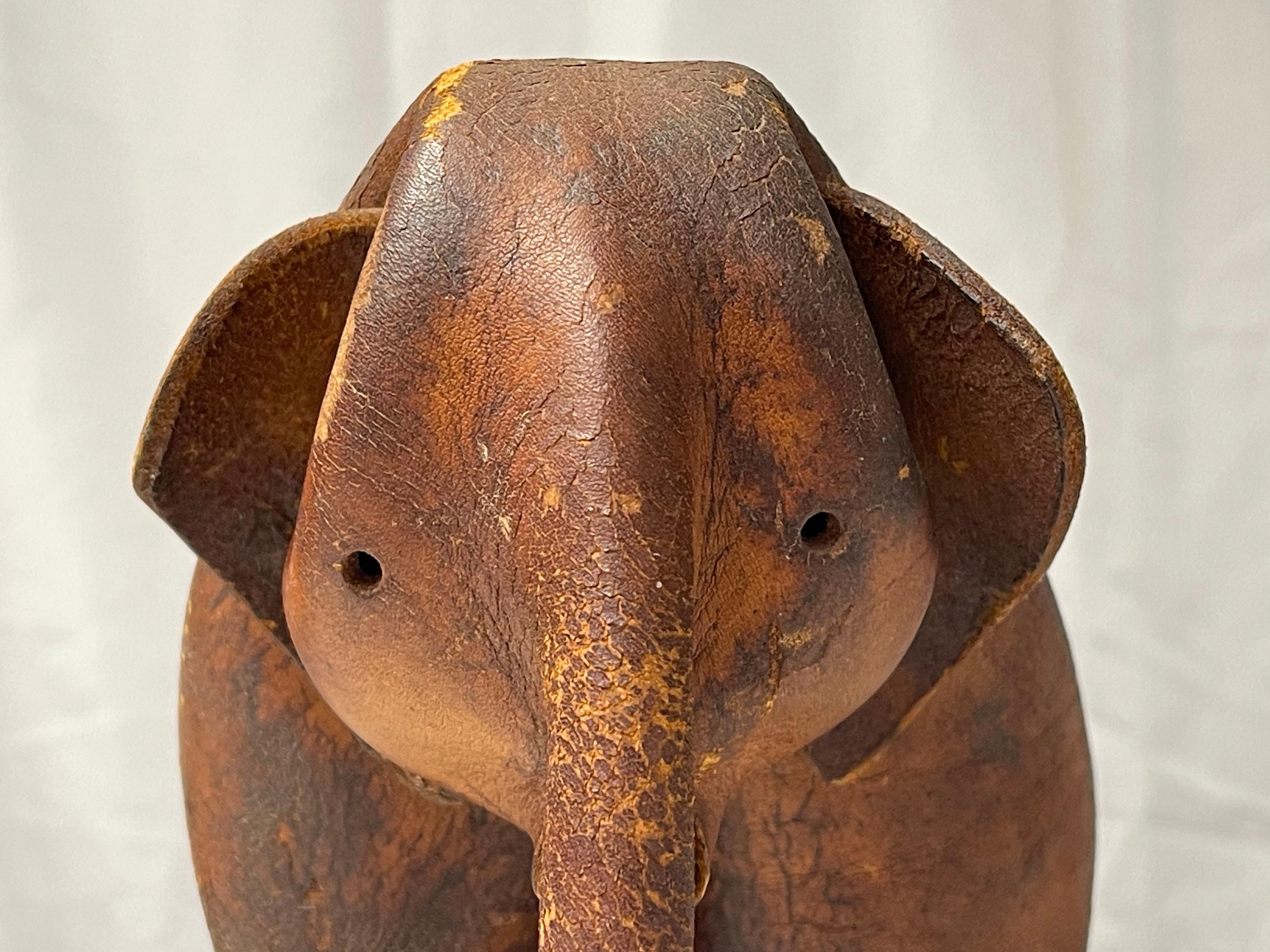 1960's Vintage Leather Deru Elephant  For Sale 3