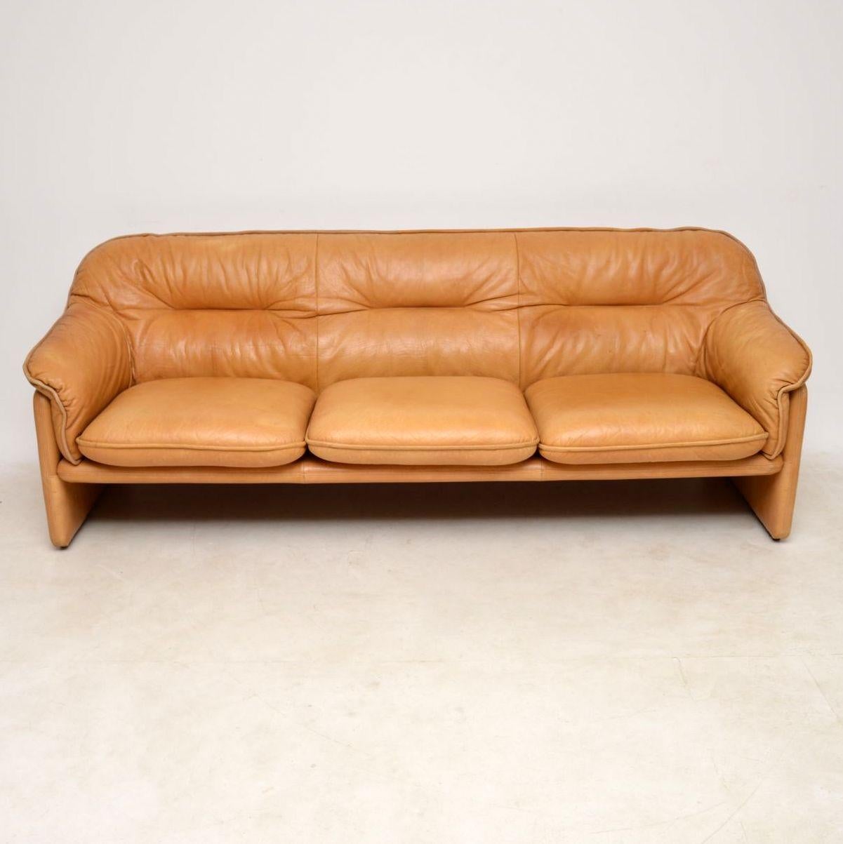 An absolutely stunning, top quality and extremely comfortable leather sofa, this was made in Switzerland by the high end company De Sede, it dates from the 1960s-1970s. The tanned leather is beautifully soft and smooth, the condition is lovely, with