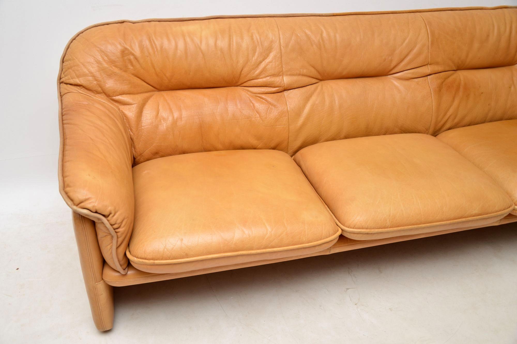 Swiss 1960s Vintage Leather DS16 Sofa by De Sede