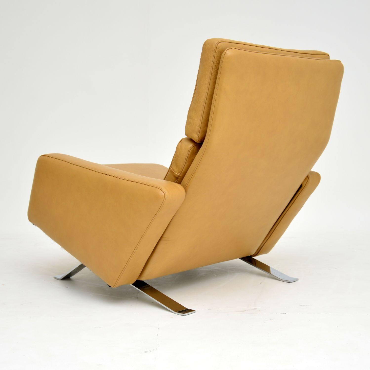 1960s Vintage Leather “Leo” Armchair by Robin Day for Hille 3