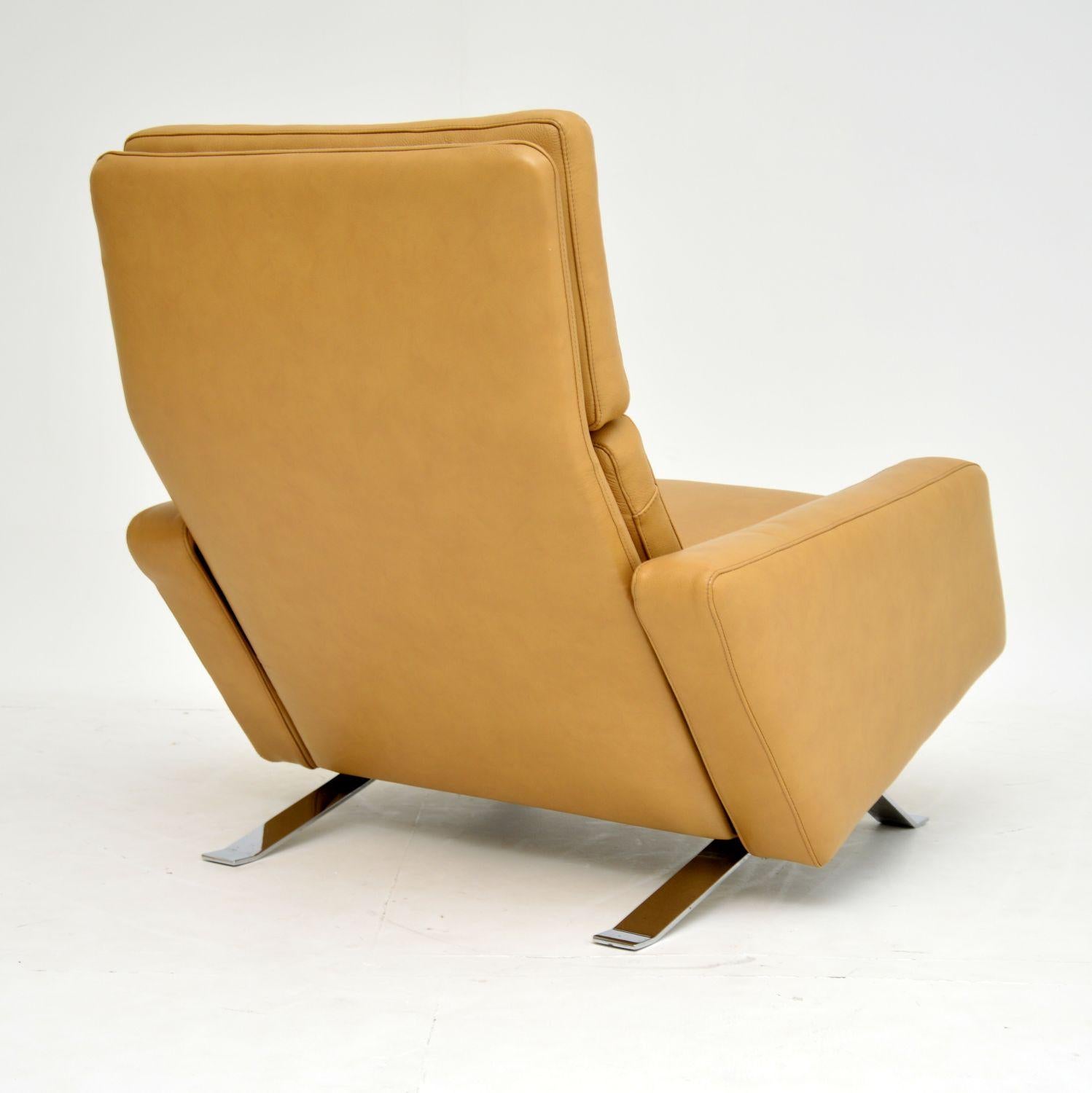 1960s Vintage Leather “Leo” Armchair by Robin Day for Hille 4