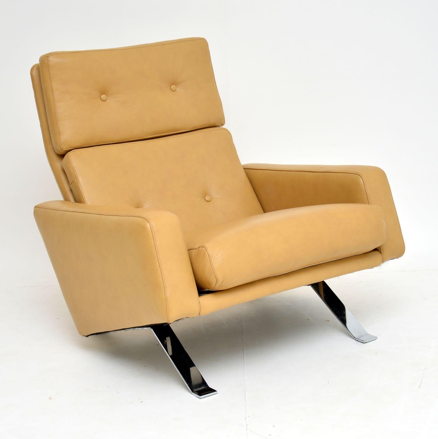 Mid-Century Modern 1960s Vintage Leather “Leo” Armchair by Robin Day for Hille