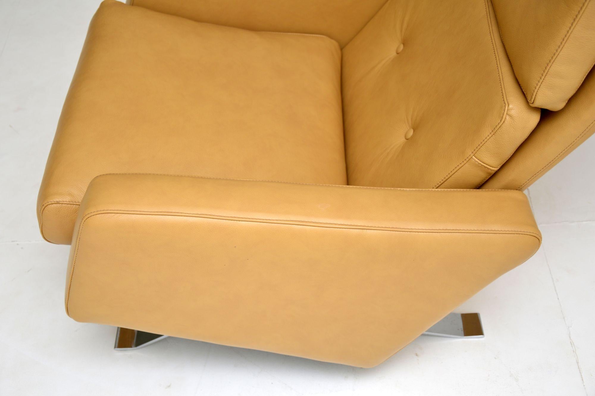 20th Century 1960s Vintage Leather “Leo” Armchair by Robin Day for Hille