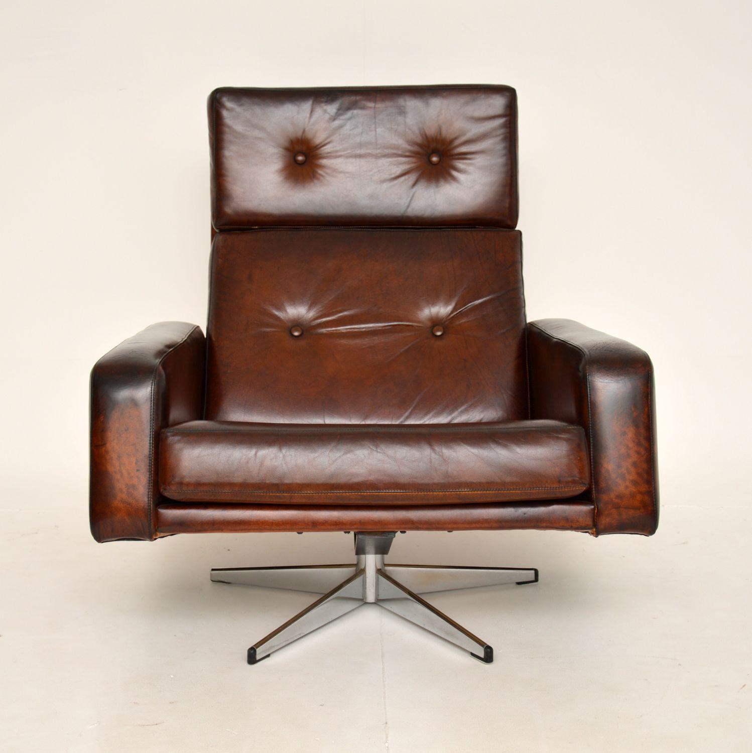 Mid-Century Modern 1960's Vintage Leather Swivel 'Leo' Chair by Robin Day for Hille