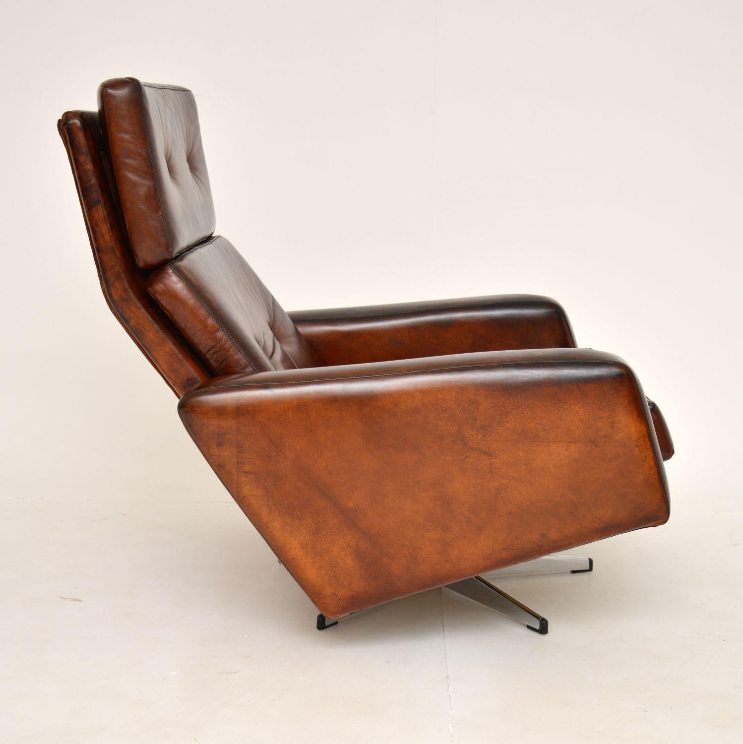 English 1960's Vintage Leather Swivel 'Leo' Chair by Robin Day for Hille