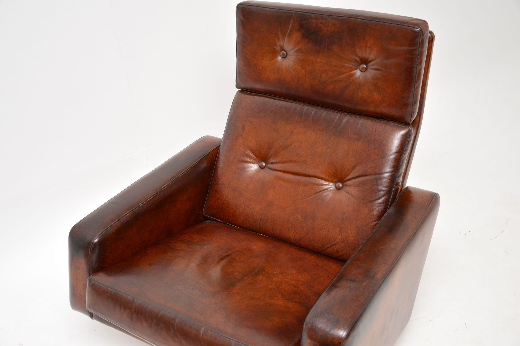 20th Century 1960's Vintage Leather Swivel 'Leo' Chair by Robin Day for Hille