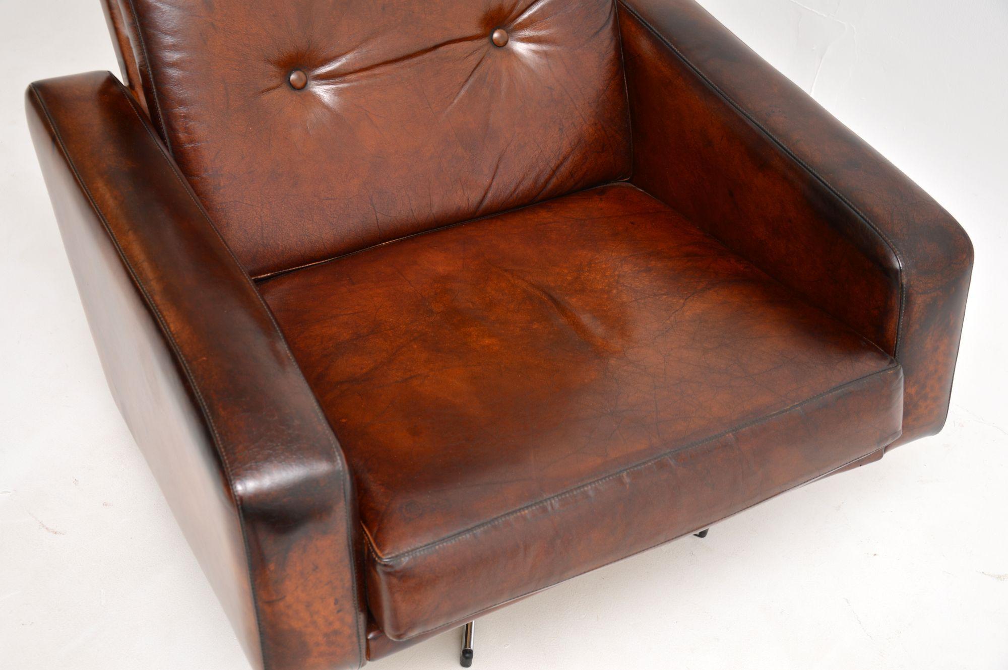 1960's Vintage Leather Swivel 'Leo' Chair by Robin Day for Hille 1