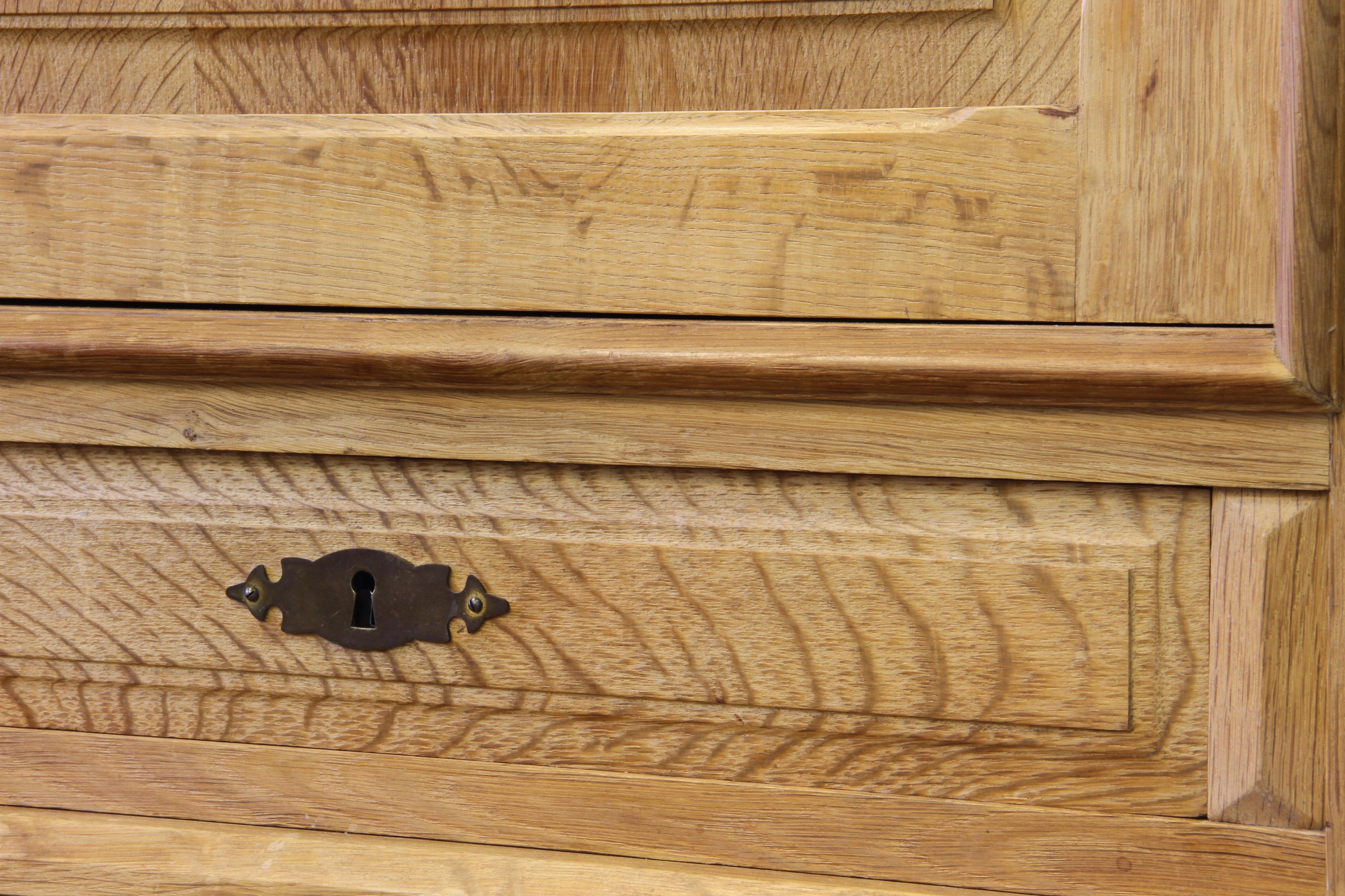 1960er Jahre Vintage Sideboard Schrank in Eiche, dänischer Stil von Henning Kjærnulf im Angebot 3