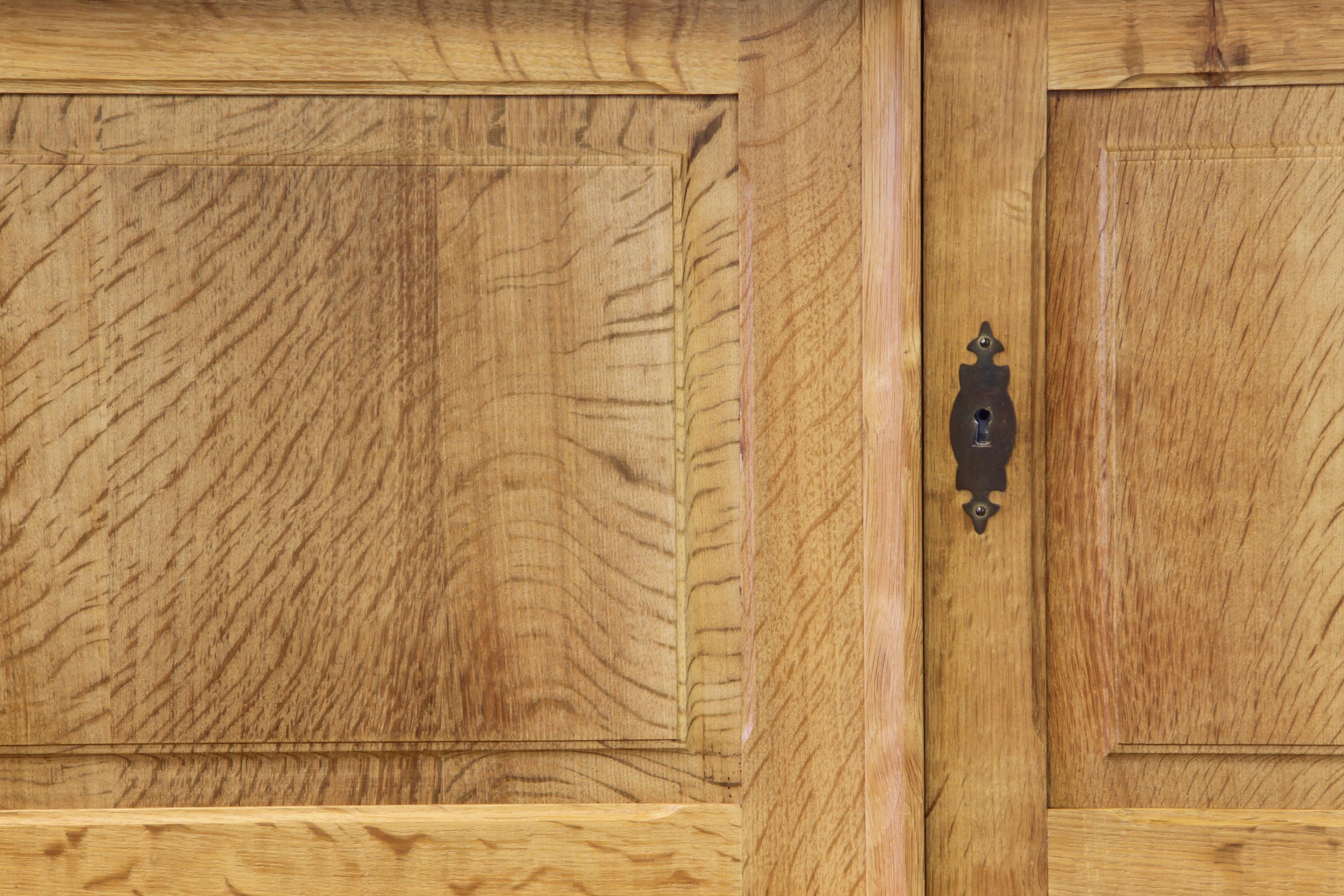 1960er Jahre Vintage Sideboard Schrank in Eiche, dänischer Stil von Henning Kjærnulf im Angebot 4