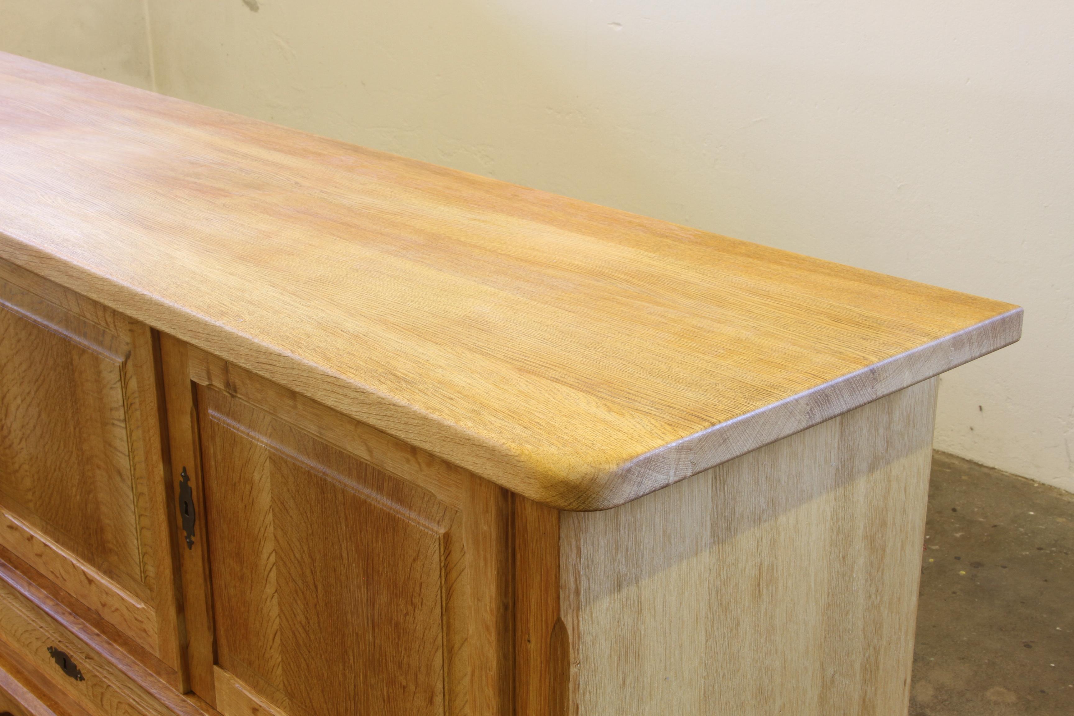 1960er Jahre Vintage Sideboard Schrank in Eiche, dänischer Stil von Henning Kjærnulf im Angebot 6