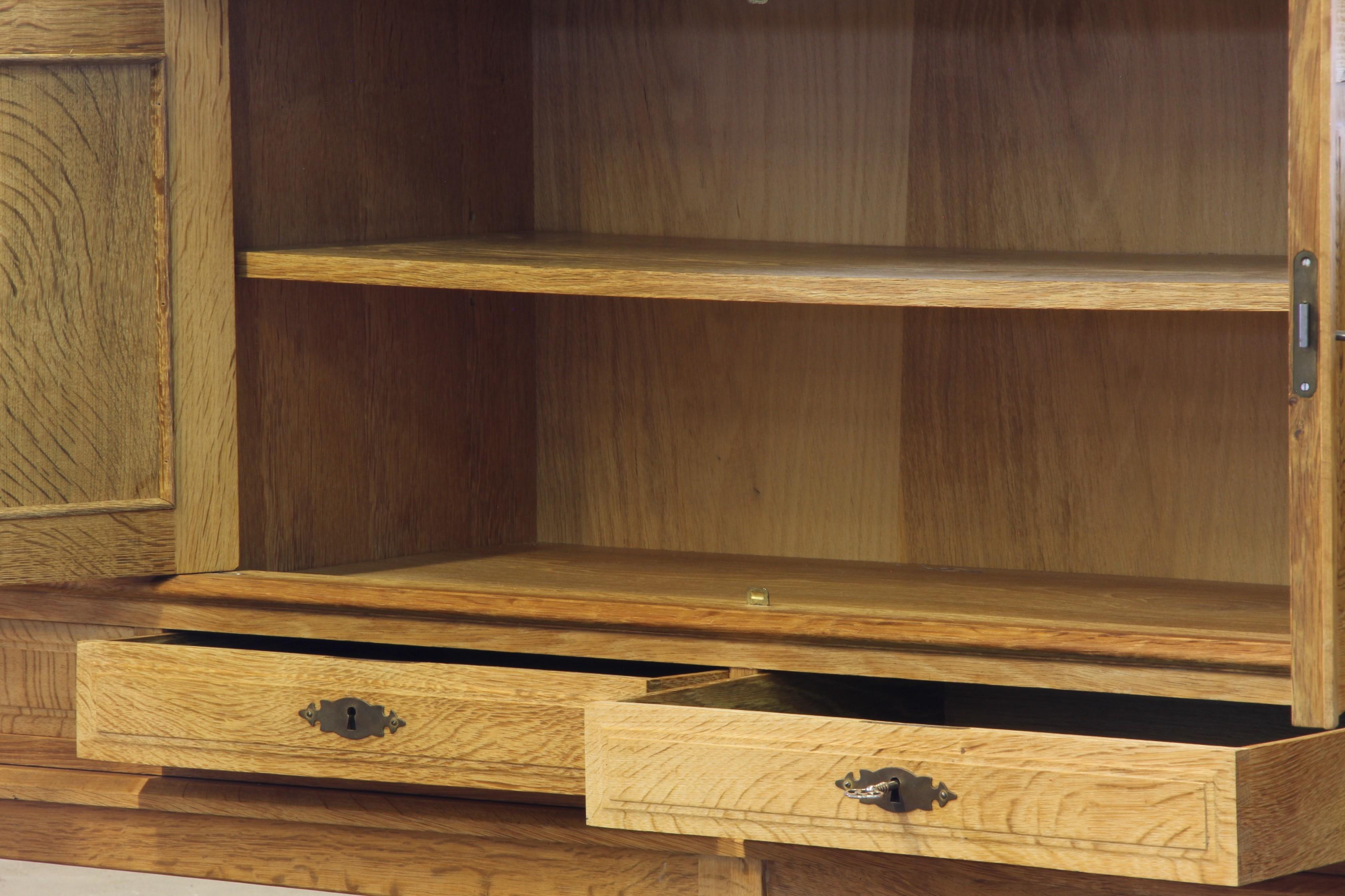 1960er Jahre Vintage Sideboard Schrank in Eiche, dänischer Stil von Henning Kjærnulf im Angebot 10
