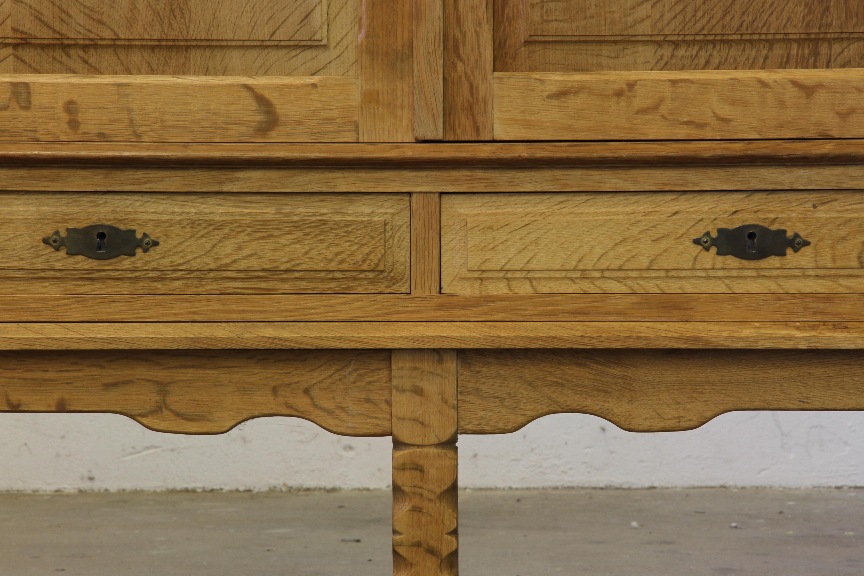 1960er Jahre Vintage Sideboard Schrank in Eiche, dänischer Stil von Henning Kjærnulf im Angebot 2