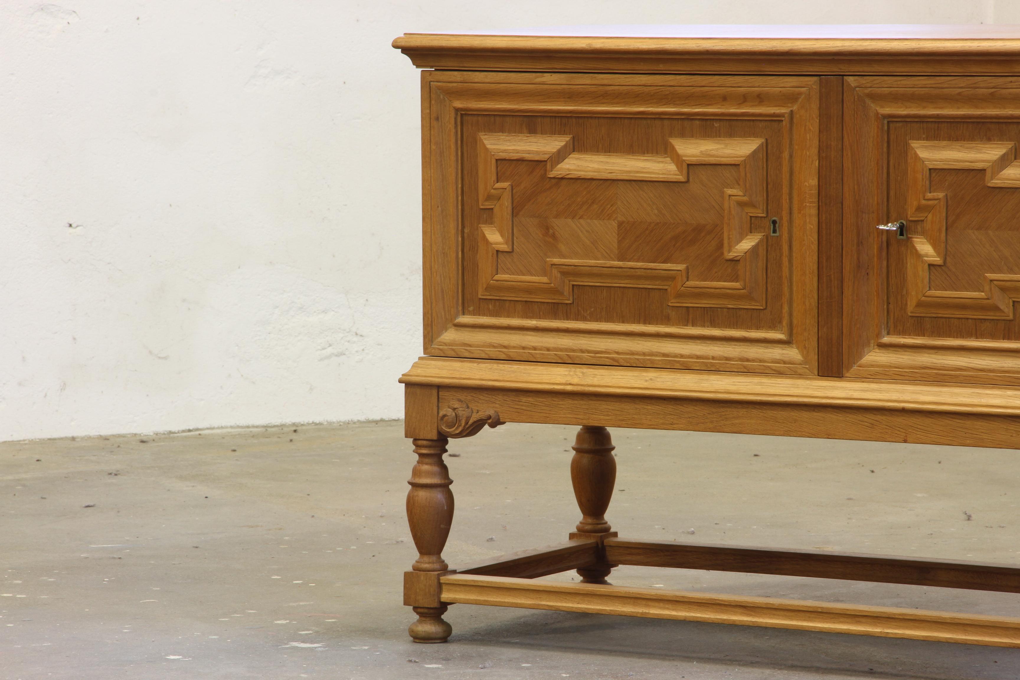 1960s Vintage Low Sideboard / Crezenda Cabinet in Oak, Danish Baroque style In Good Condition For Sale In Store Heddinge, DK