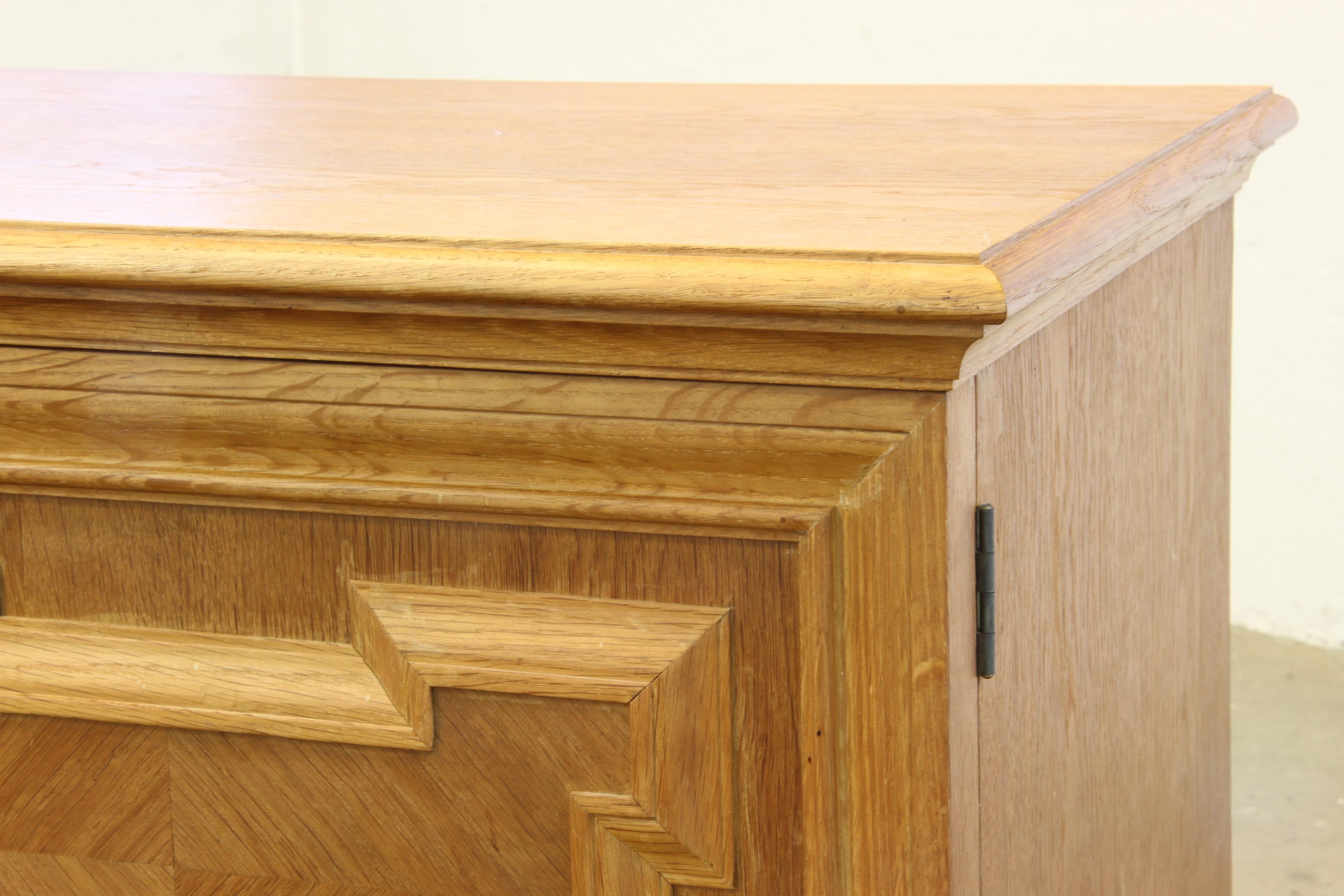 1960s Vintage Low Sideboard / Crezenda Cabinet in Oak, Danish Baroque style For Sale 4