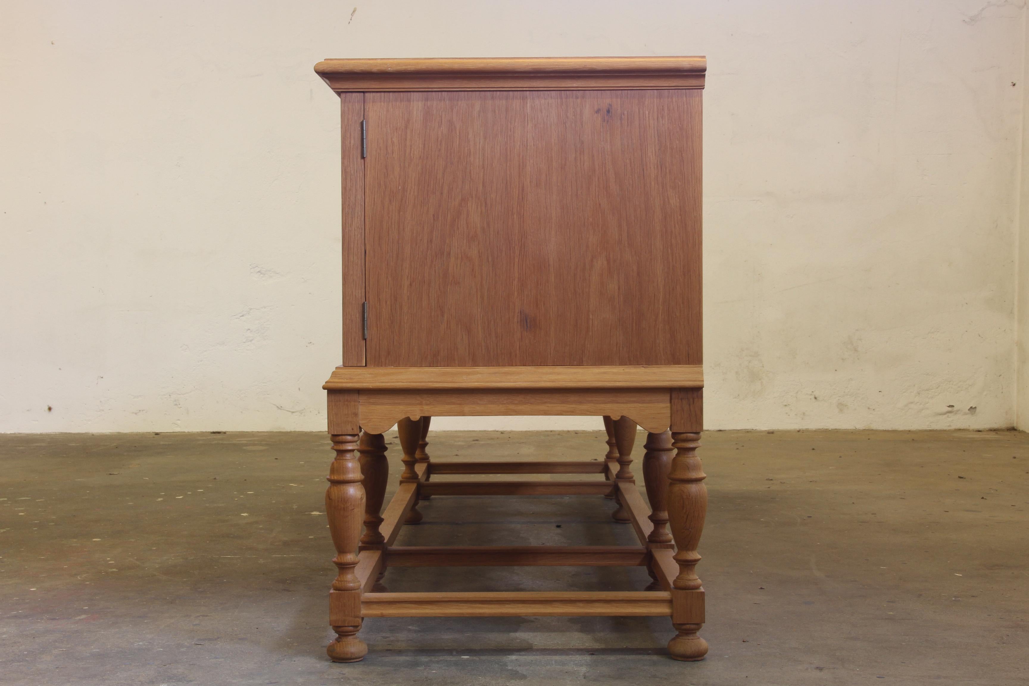1960er Jahre Vintage Sideboard / Crezenda Schrank in Eiche, Dänisch (Mitte des 20. Jahrhunderts) im Angebot