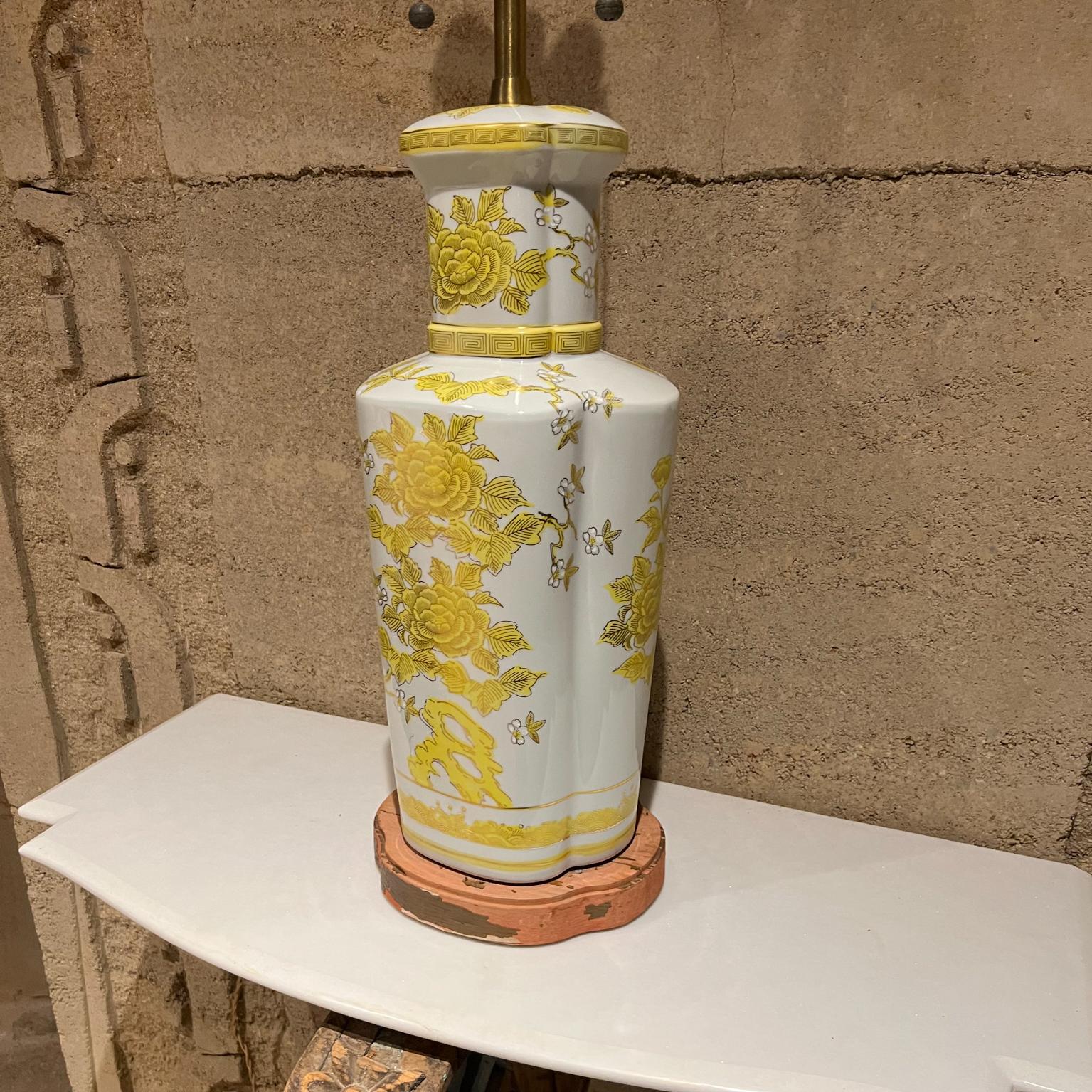 1960s Vintage Marbro Oriental Table Lamp White & Yellow Floral Porcelain For Sale 3