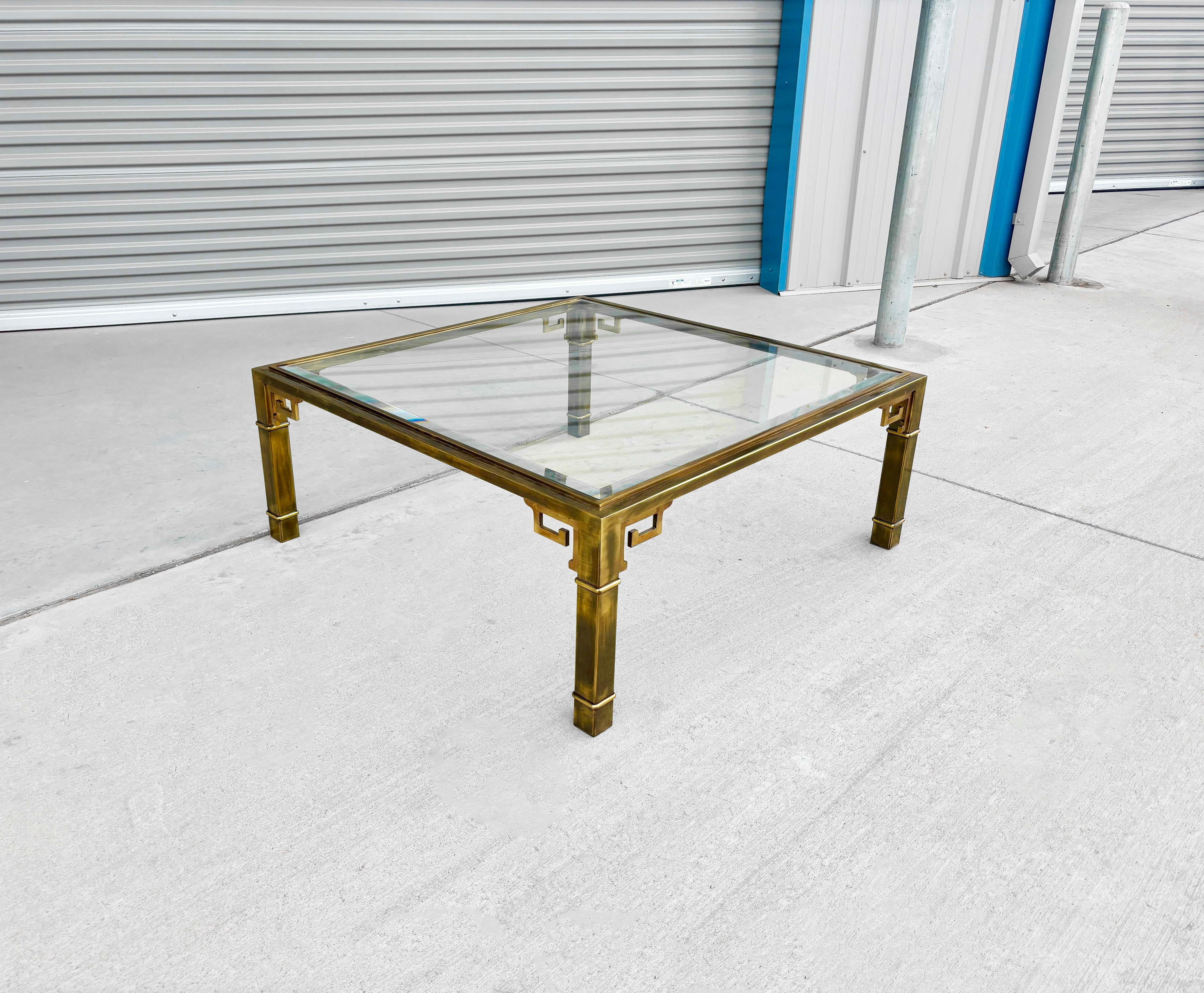 Table basse en laiton Mastercraft Vintage des années 1960 Bon état - En vente à North Hollywood, CA