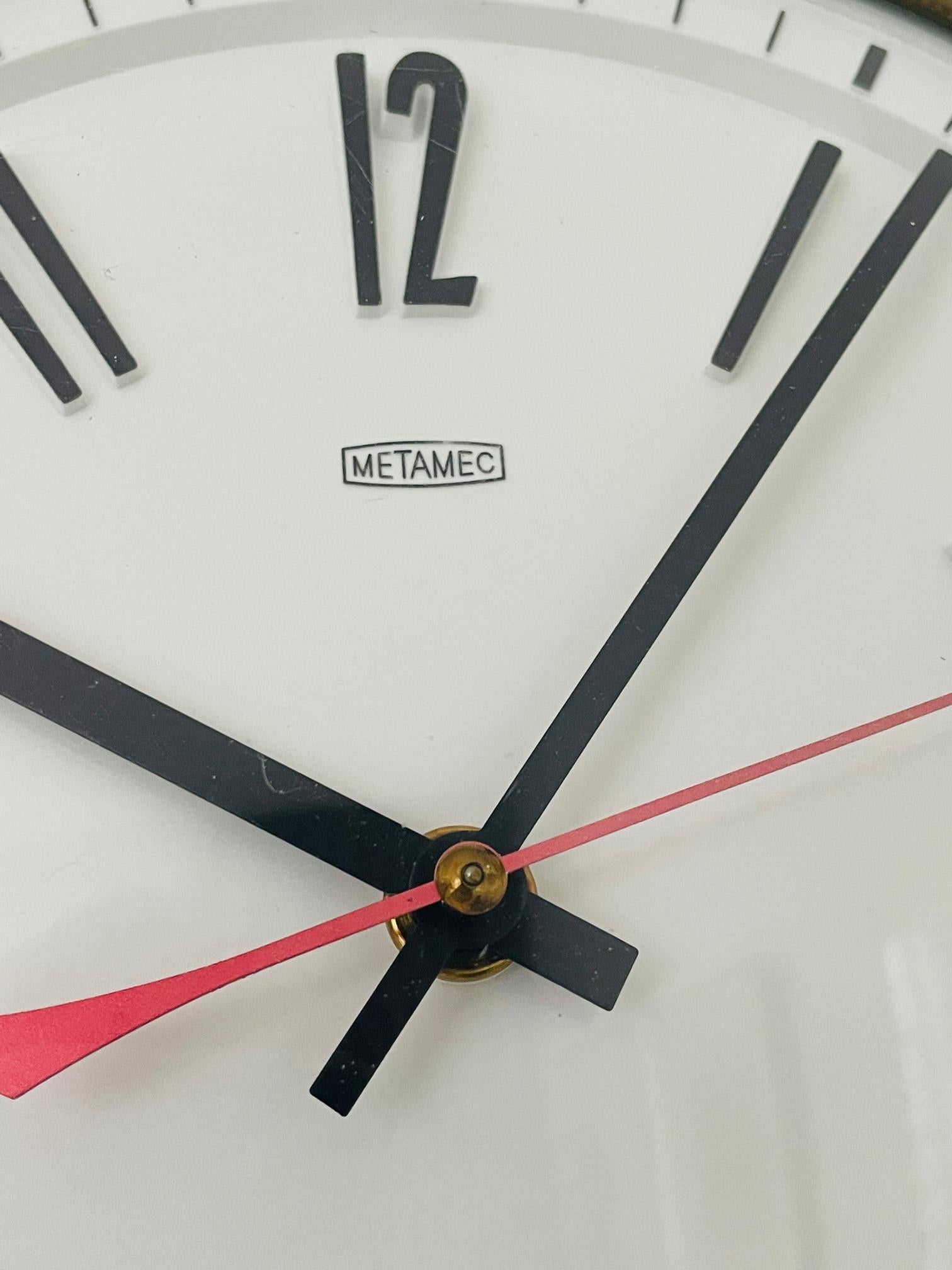 Britannique Horloge électrique Metamec vintage des années 1960, horloge design Metamec, fabriquée en Angleterre en vente