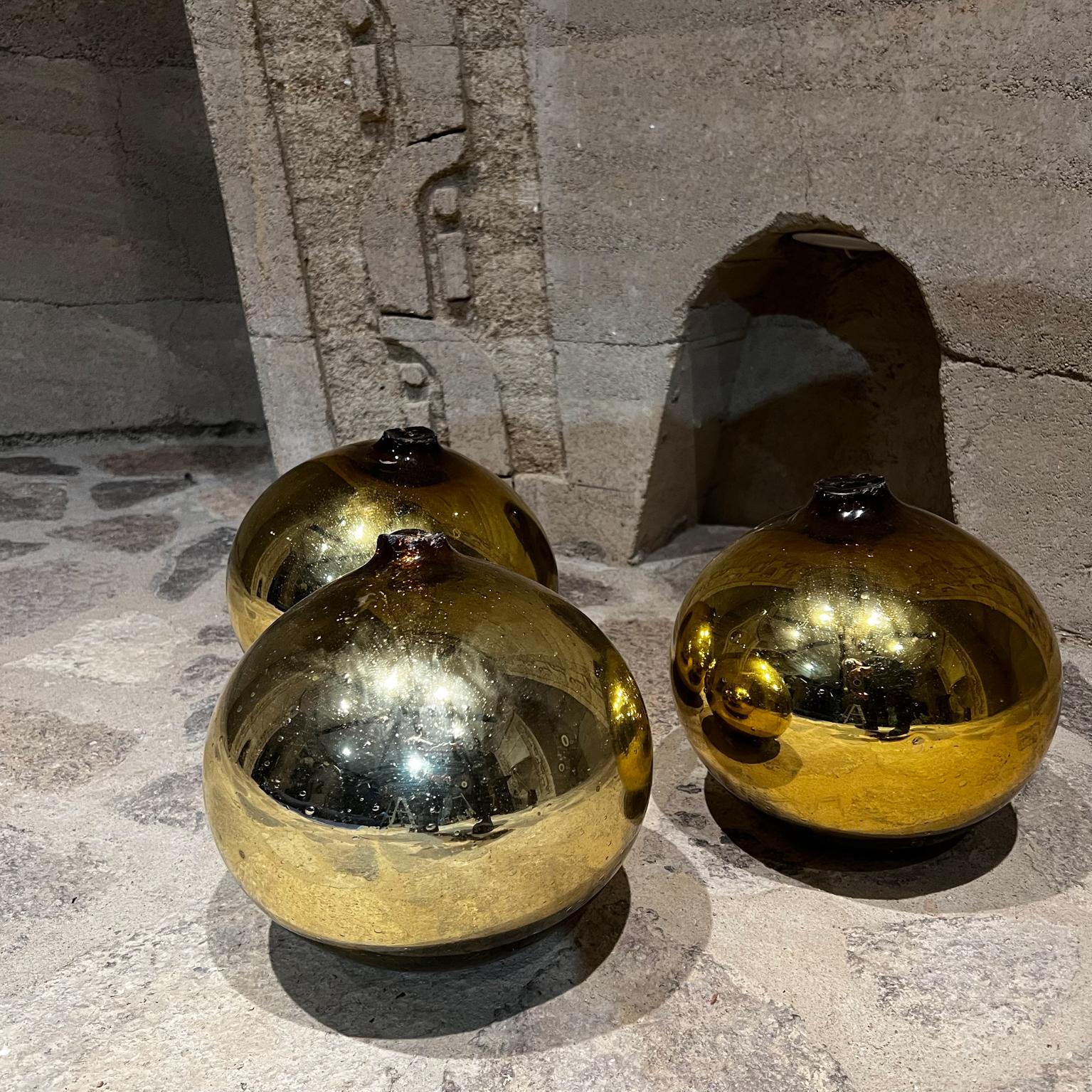 1960s Vintage Mexico Three Gold Globes Gazing Ball Spheres Blown Mercury Glass For Sale 1