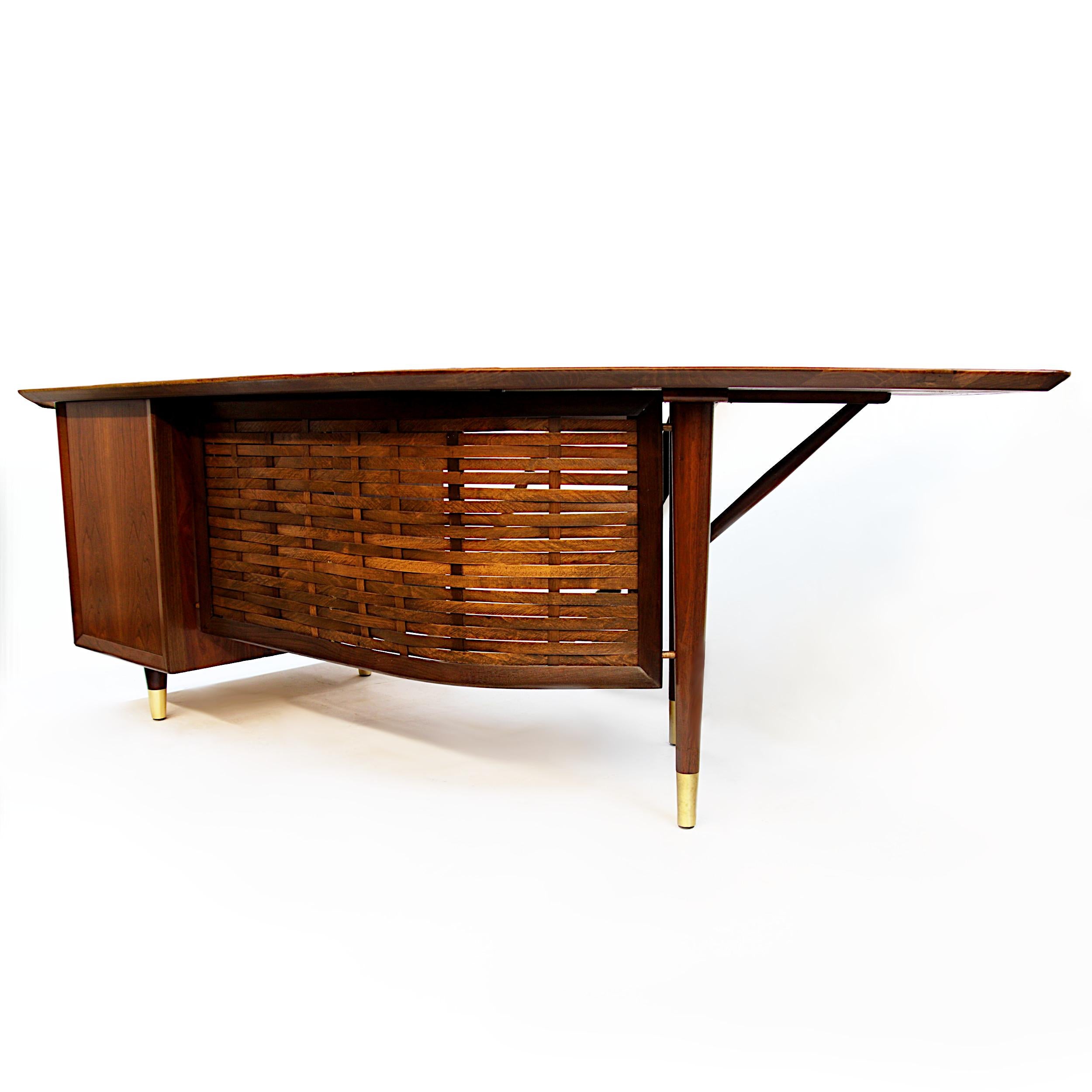 Amazing Mid-Century Modern executive desk by the Alma Desk Company. Desk features unique, curved, 