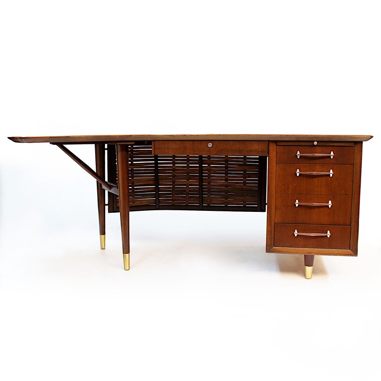 Alma executive desk top