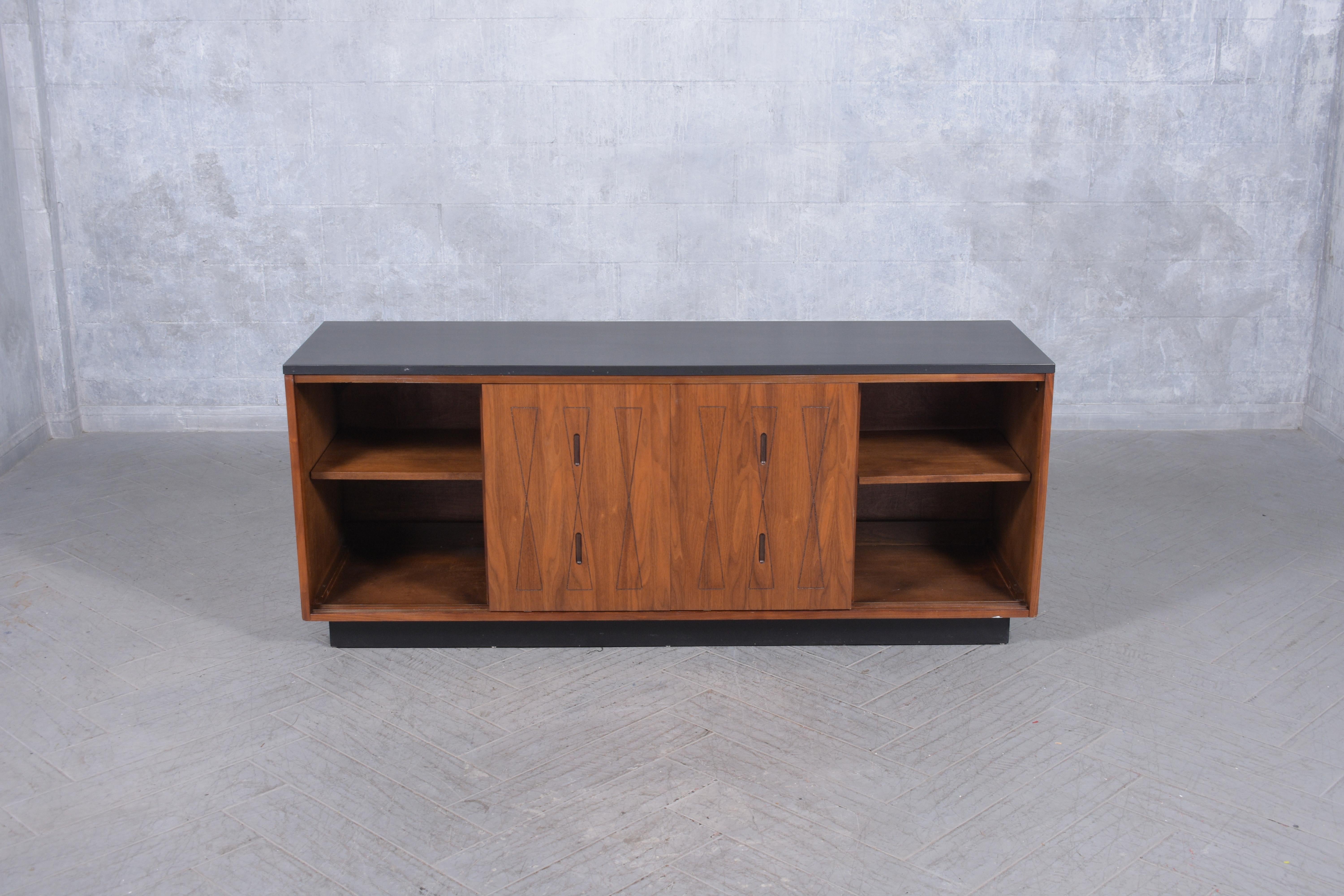 Restored Vintage Mid-Century Modern Walnut Credenza: Elegance Reimagined In Good Condition For Sale In Los Angeles, CA