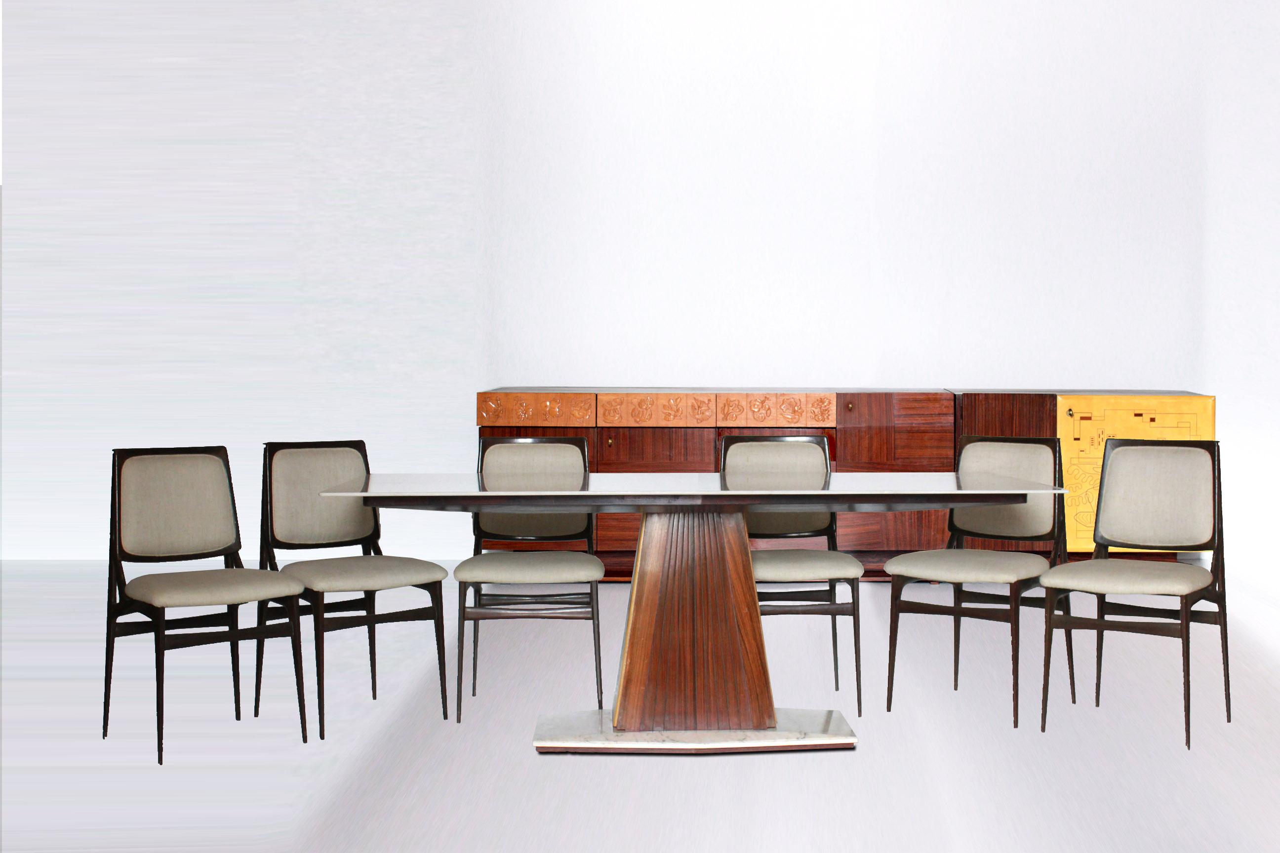 A 1960s vintage dining room set by Vittorio Dassi manufacturer. The set is composed by a dining table with pink marble top and six dining chairs. Wood structure venereed with mahogany wood. In very good conditions with only some signs of time.

All
