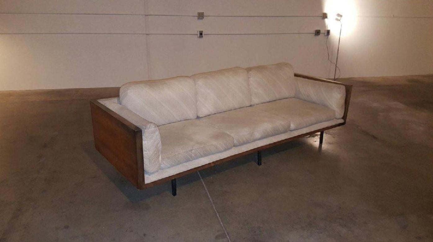 1960s Vintage Milo Baughman Thayer Coggin rosewood frame sofa.

Milo Baughman rosewood sofa #2165 for Thayer Coggin made in the USA 1968.

Listing this rare 3 sided rosewood sofa with down cushions in as is condition.

This Milo Baughman