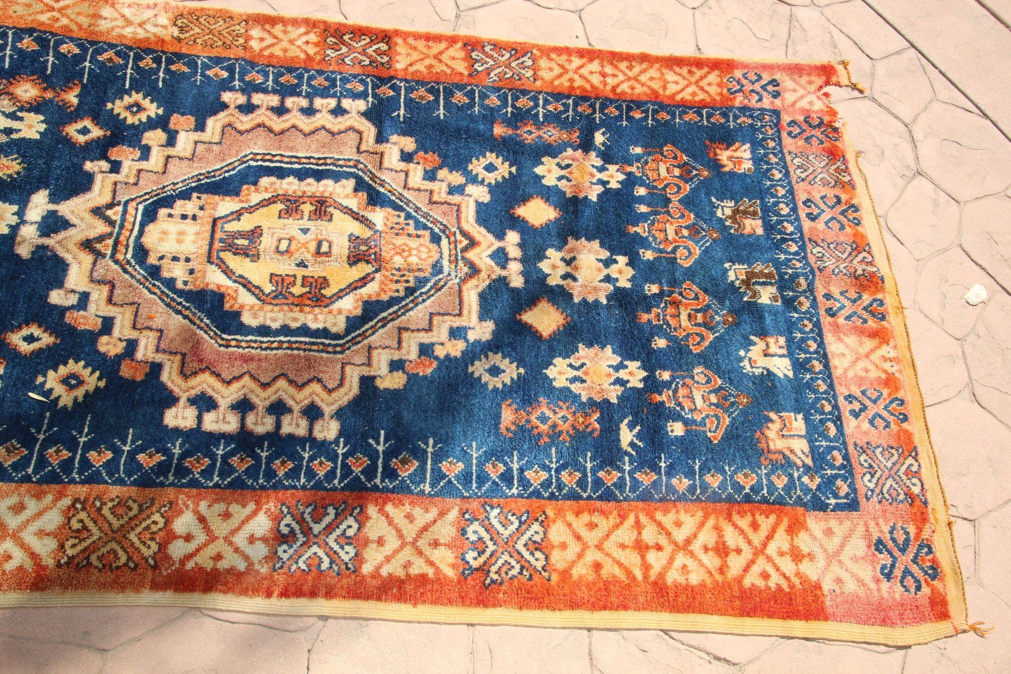 Tapis africain tribal marocain vintage des années 1960, indigo et orange brûlé en vente 3