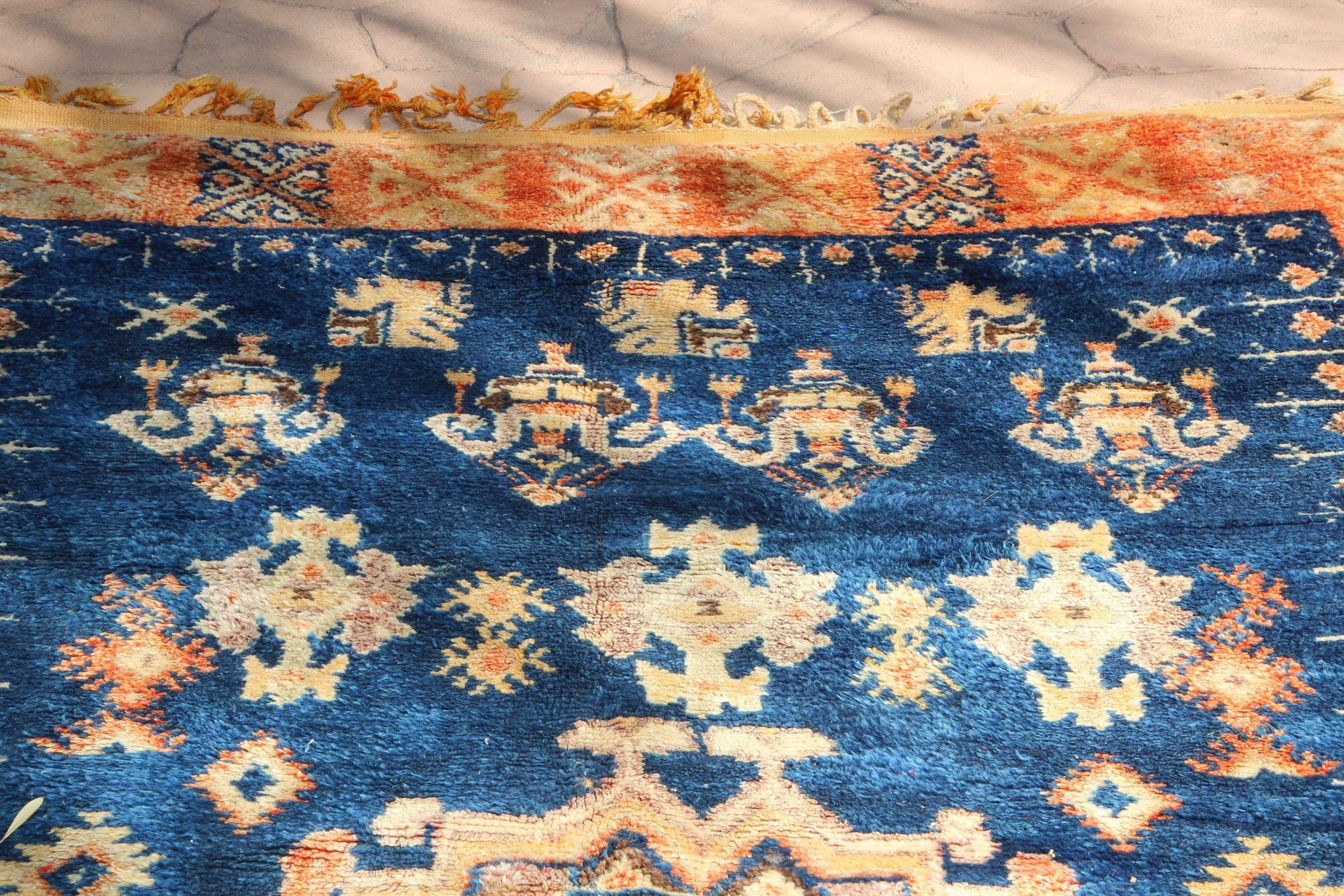 Marokkanischer, afrikanischer Stammeskunst-Teppich in Indigo und gebranntem Orange, 1960er Jahre im Angebot 10