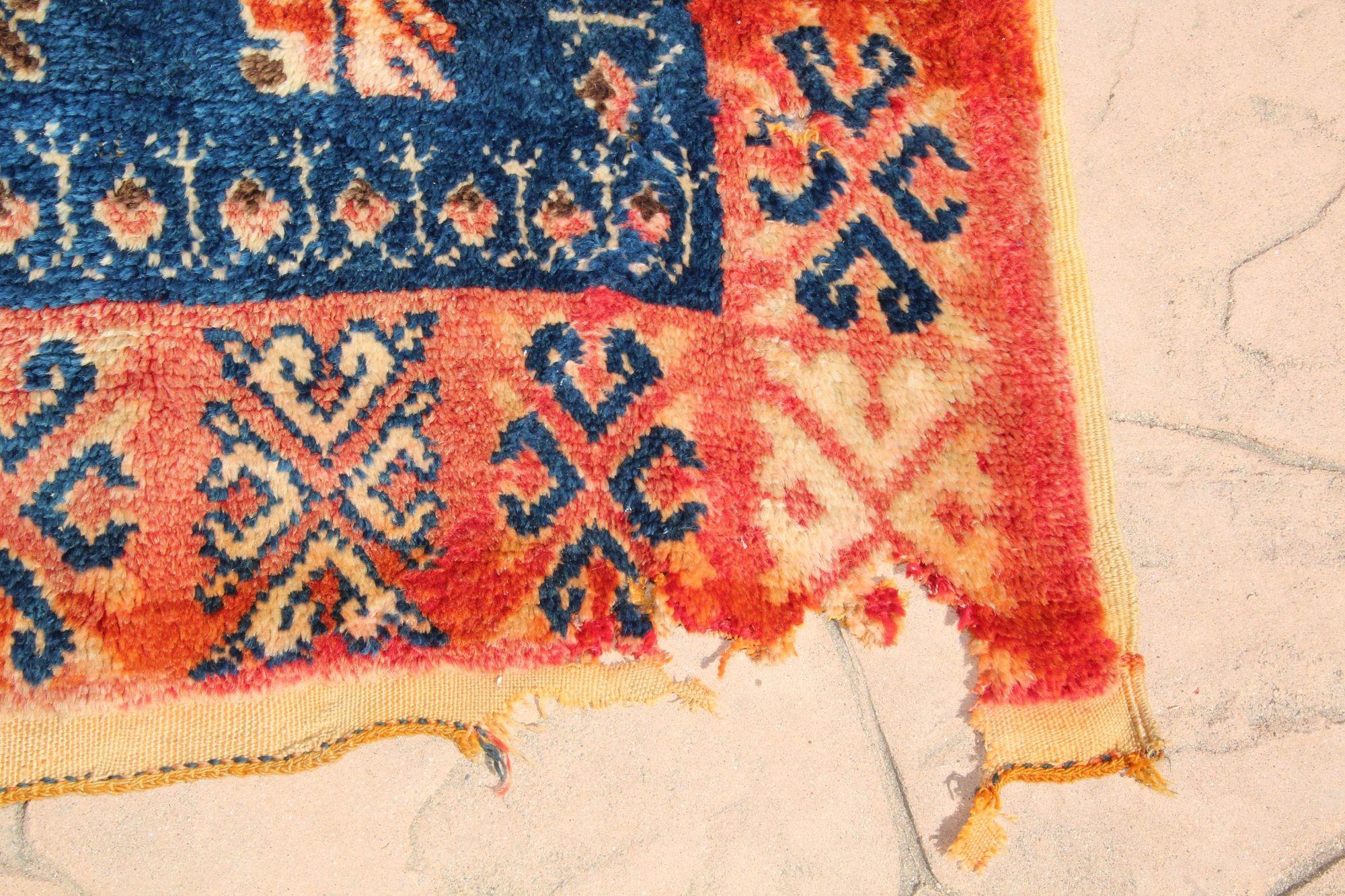 Marokkanischer, afrikanischer Stammeskunst-Teppich in Indigo und gebranntem Orange, 1960er Jahre im Angebot 13