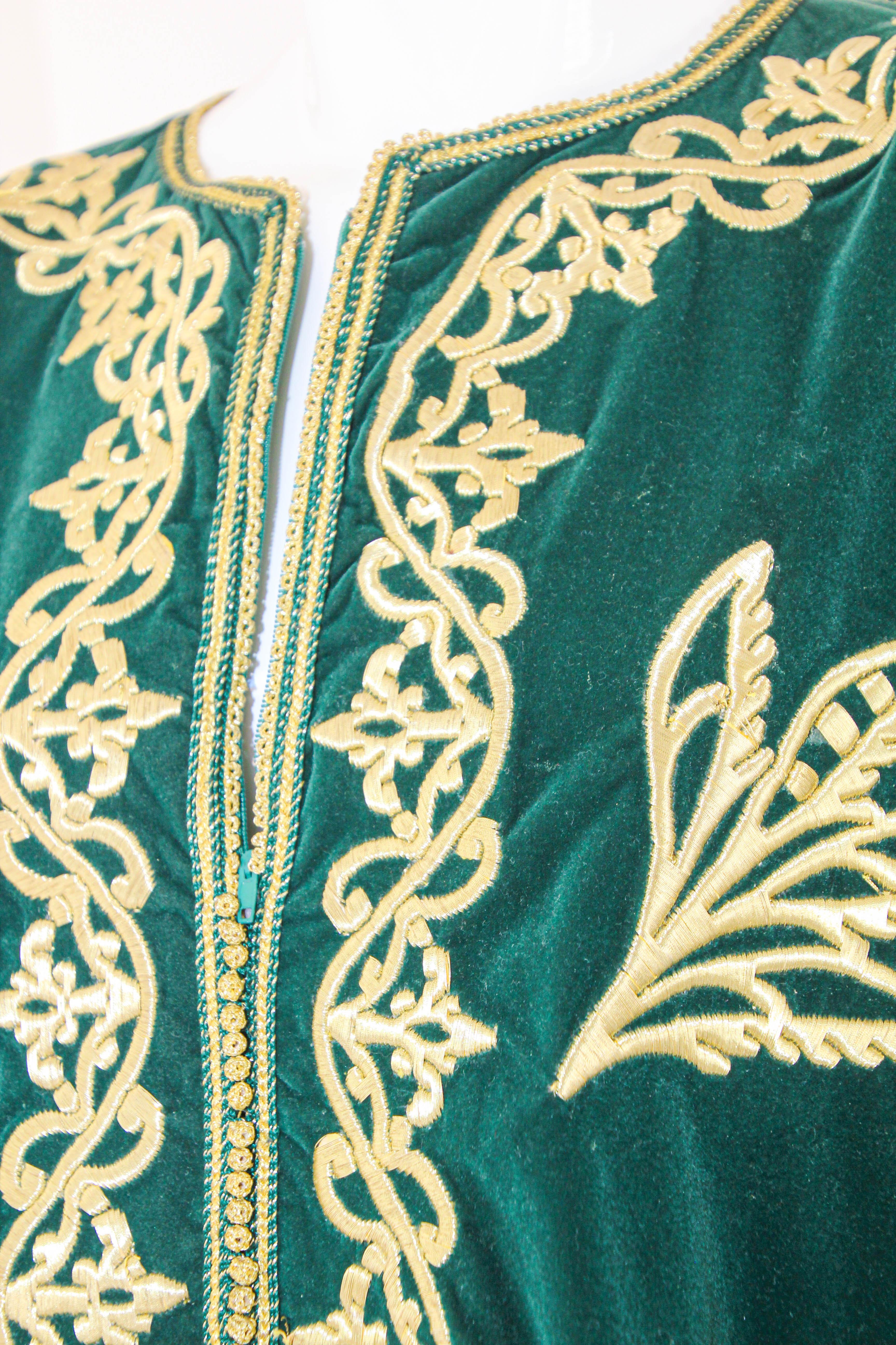 1960s Vintage Moroccan Velvet Caftan Emerald Green and Gold Thread For Sale 5