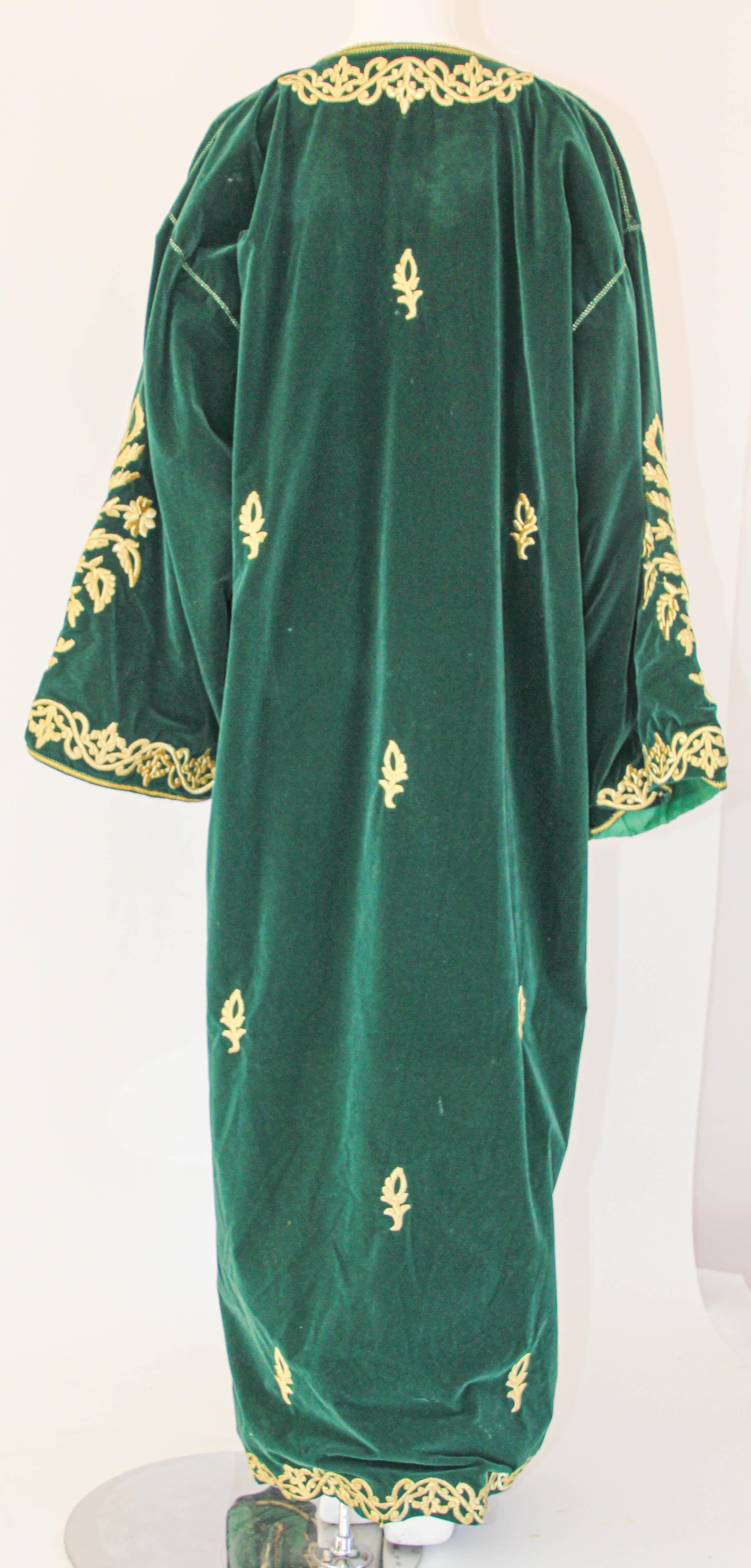 1960s Vintage Moroccan Velvet Caftan Emerald Green and Gold Thread For Sale 7