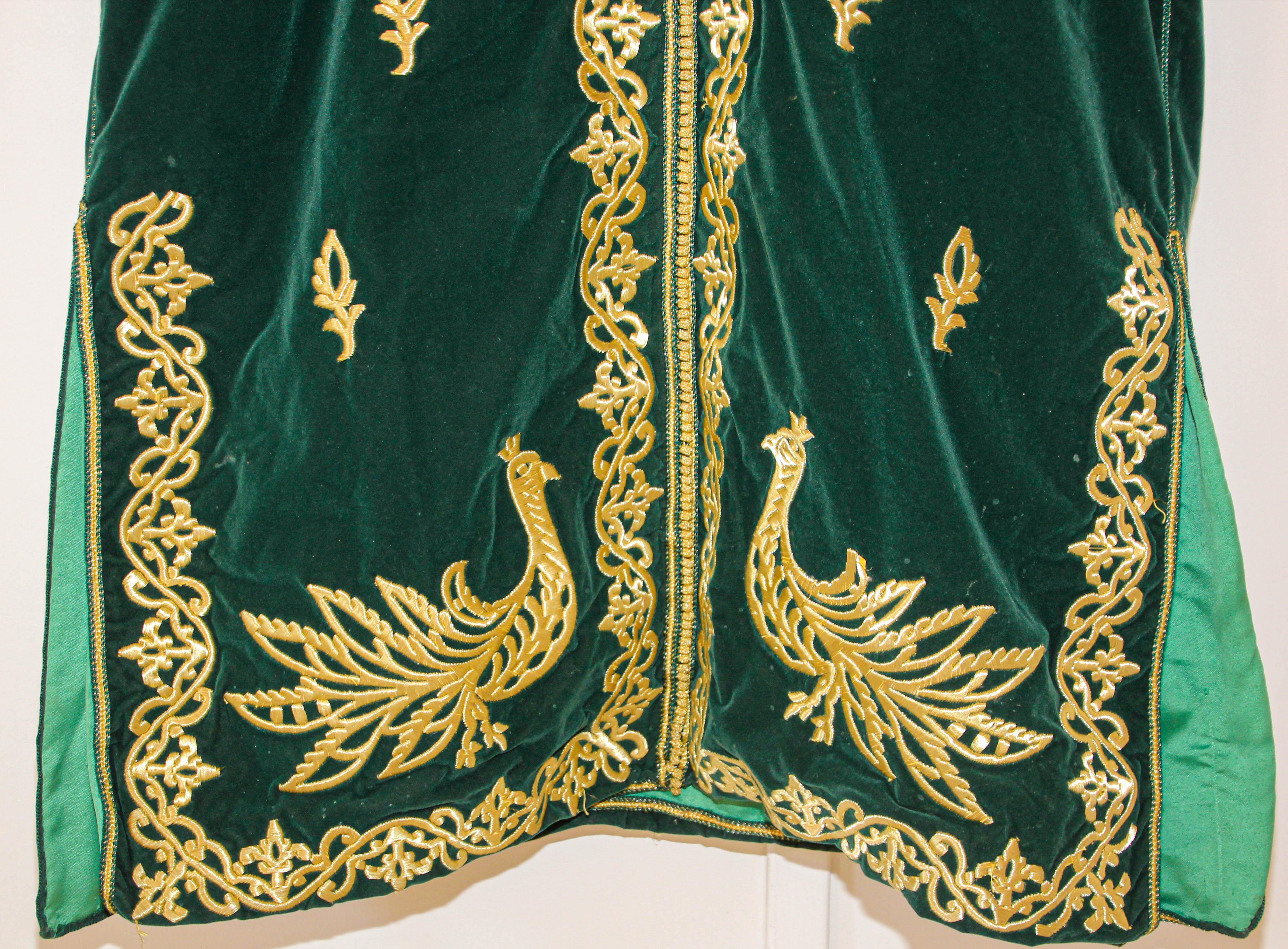 1960s Vintage Moroccan Velvet Caftan Emerald Green and Gold Thread For Sale 10