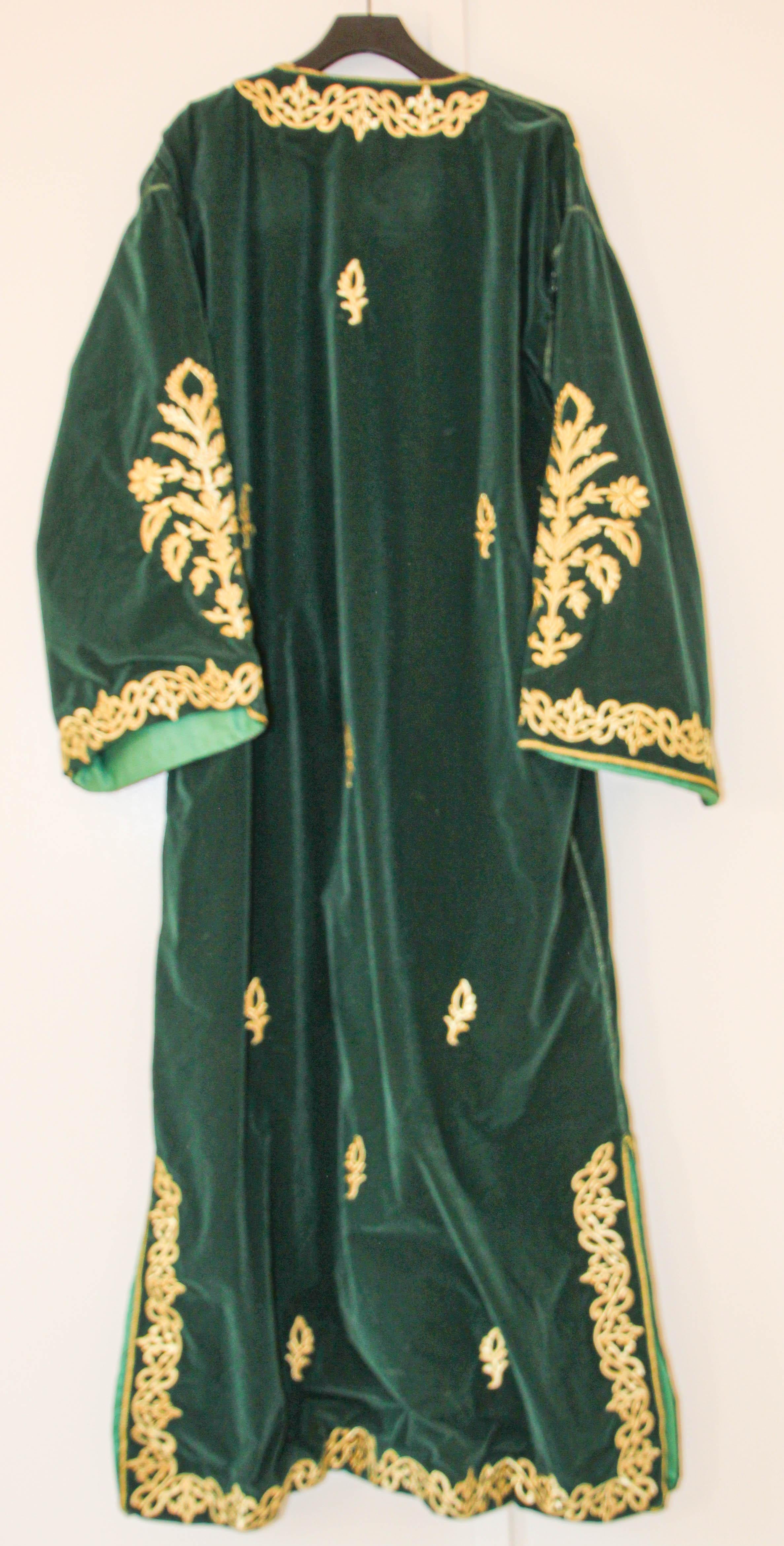 1960s Vintage Moroccan Velvet Caftan Emerald Green and Gold Thread For Sale 11