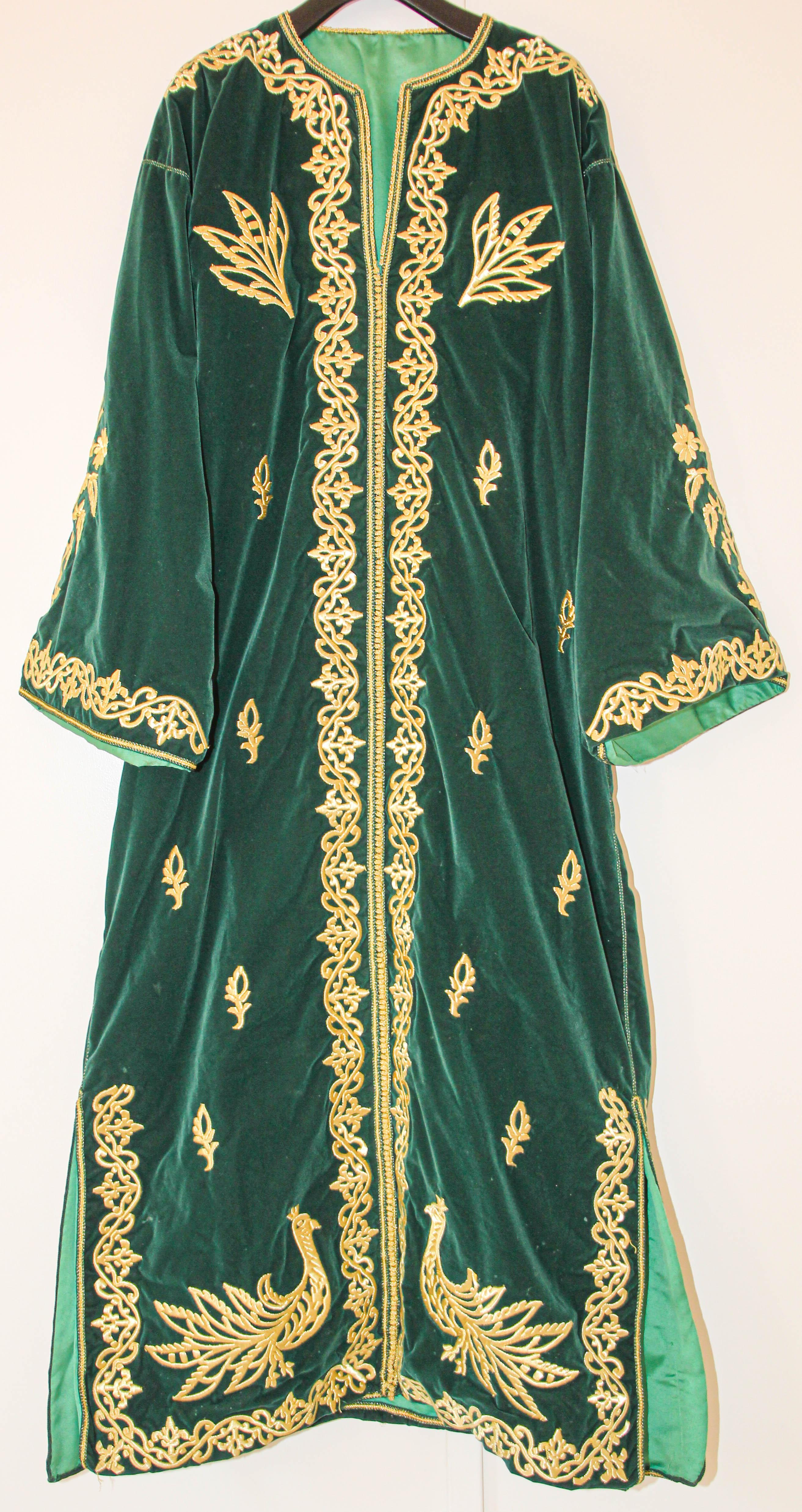 1960s Vintage Moroccan Velvet Caftan Emerald Green and Gold Thread For Sale 12