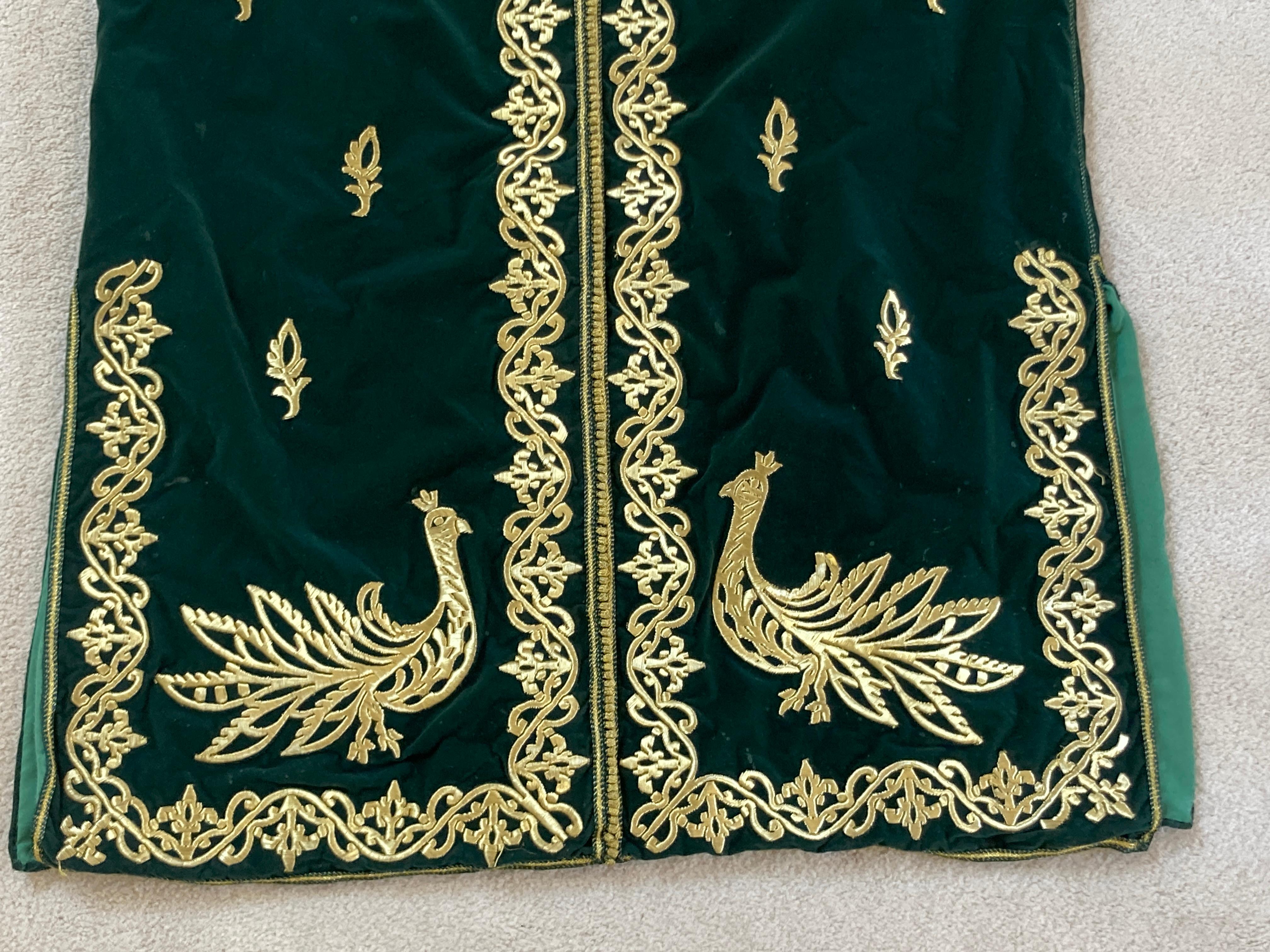 1960s Vintage Moroccan Velvet Caftan Emerald Green and Gold Thread For Sale 14