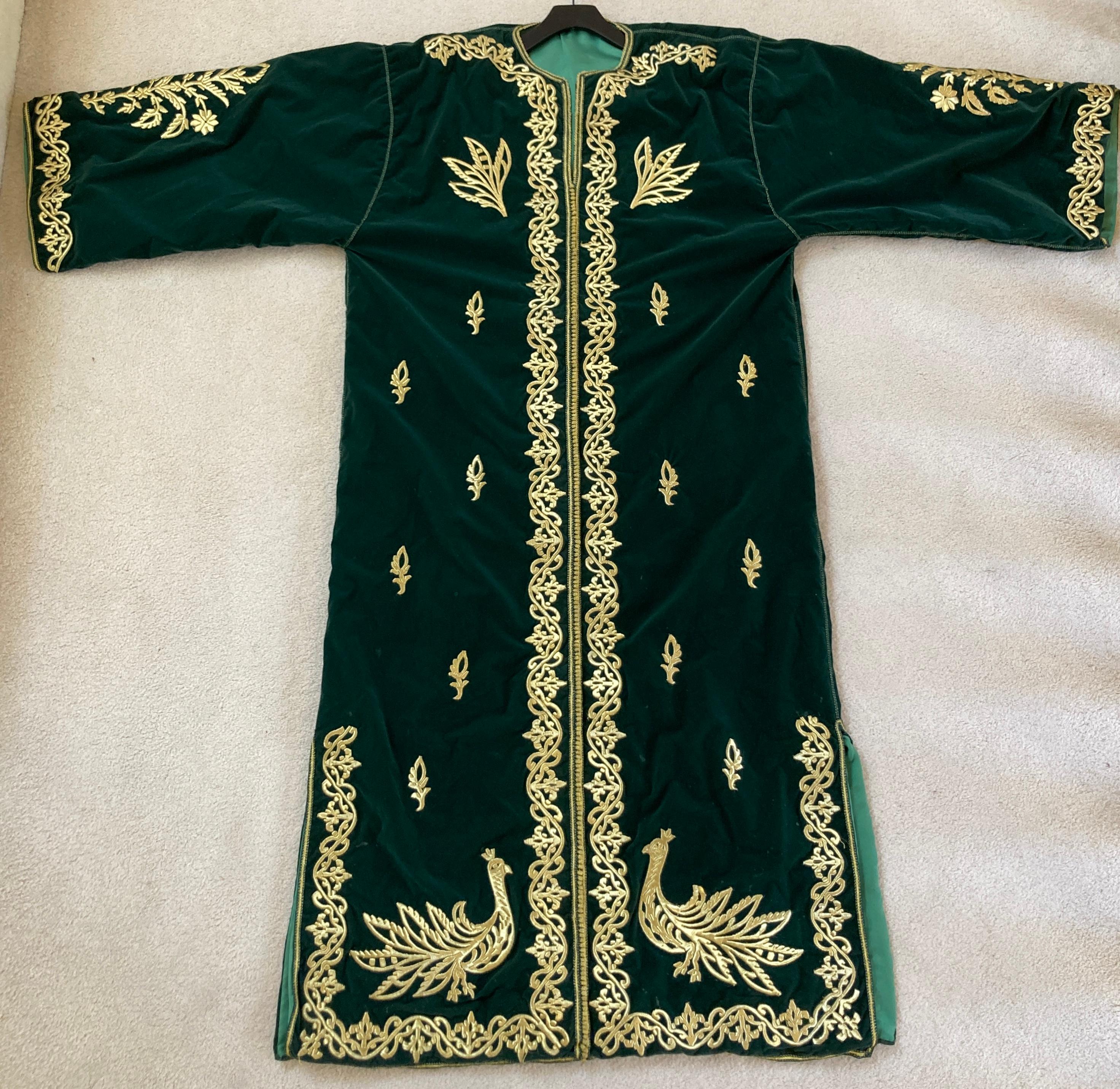 1960s Vintage Moroccan Velvet Caftan Emerald Green and Gold Thread For Sale 15